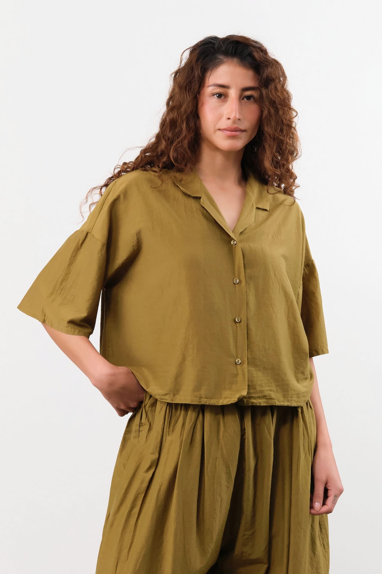 Black Crane Apparel Womens Blouses Cropped Shirts in Dark Olive