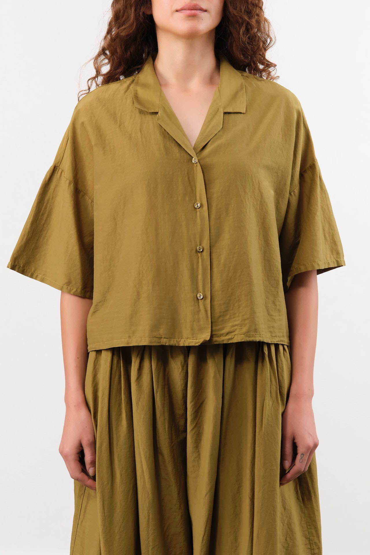 Black Crane Apparel Womens Blouses Cropped Shirts in Dark Olive