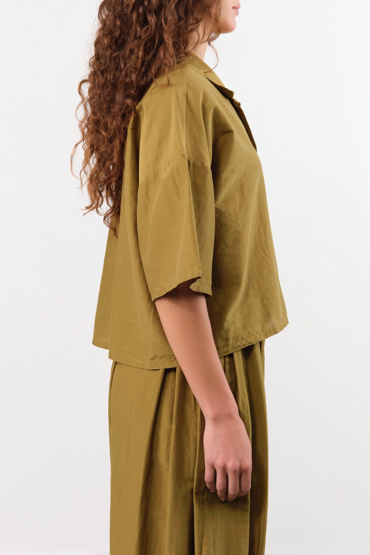 Black Crane Apparel Womens Blouses Cropped Shirts in Dark Olive