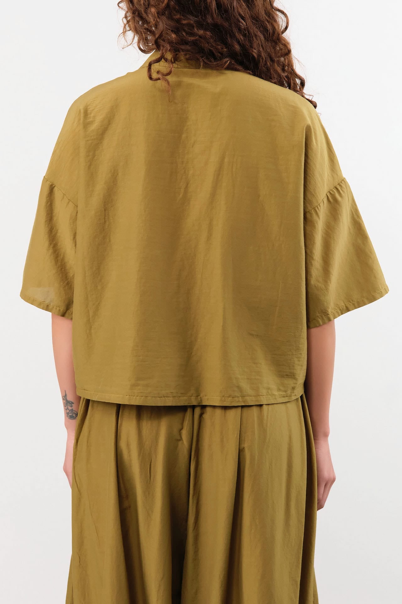 Black Crane Apparel Womens Blouses Cropped Shirts in Dark Olive