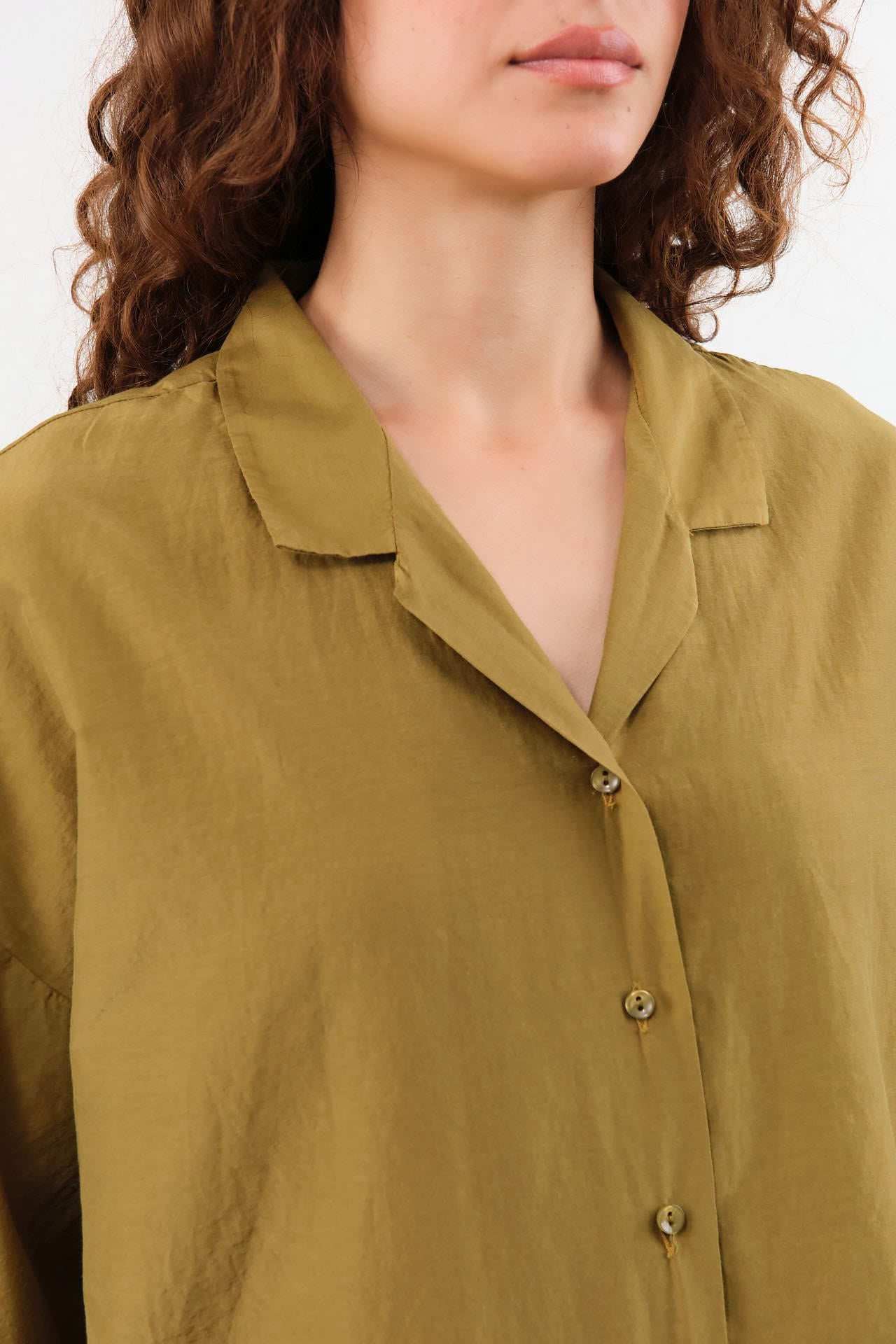 Black Crane Apparel Womens Blouses Cropped Shirts in Dark Olive