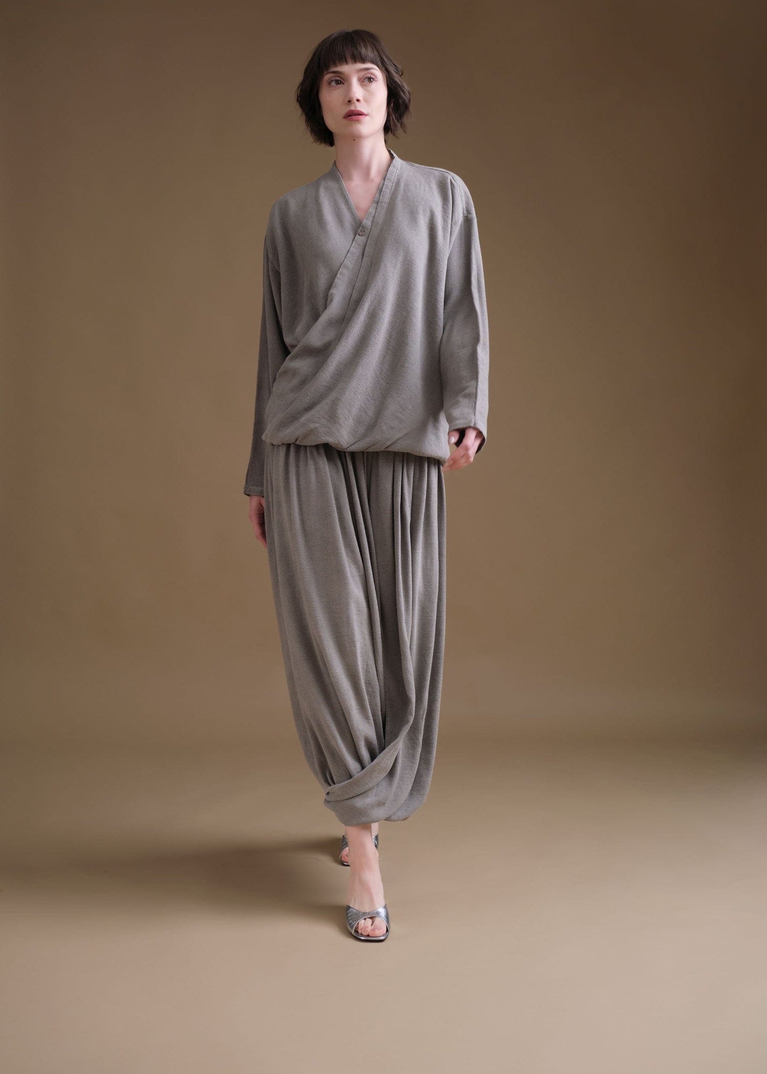 Black Crane Apparel Womens Blouses Drapy Shirt