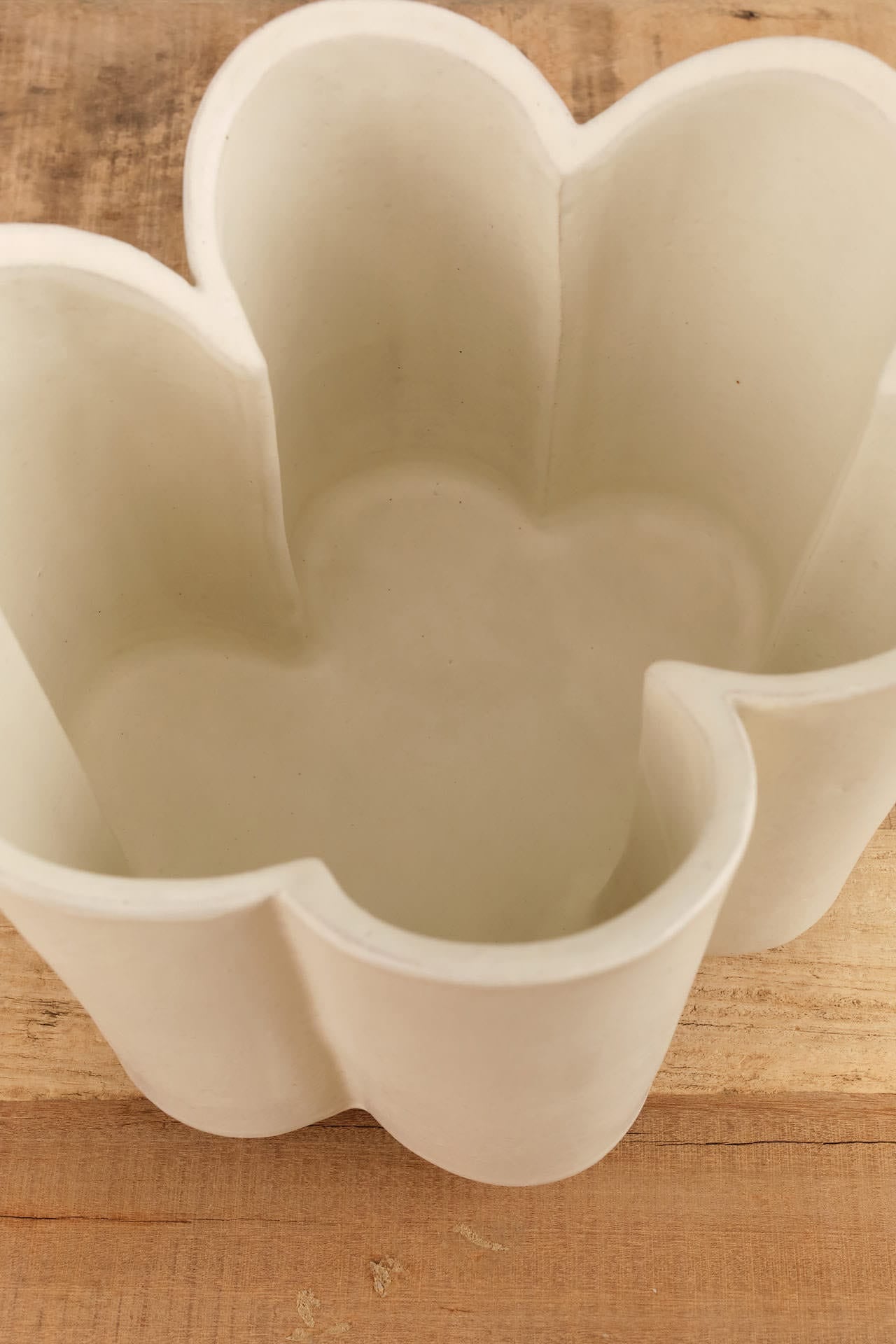 BZippy Art Ceramics Short Scallop Vase in Cream Cream