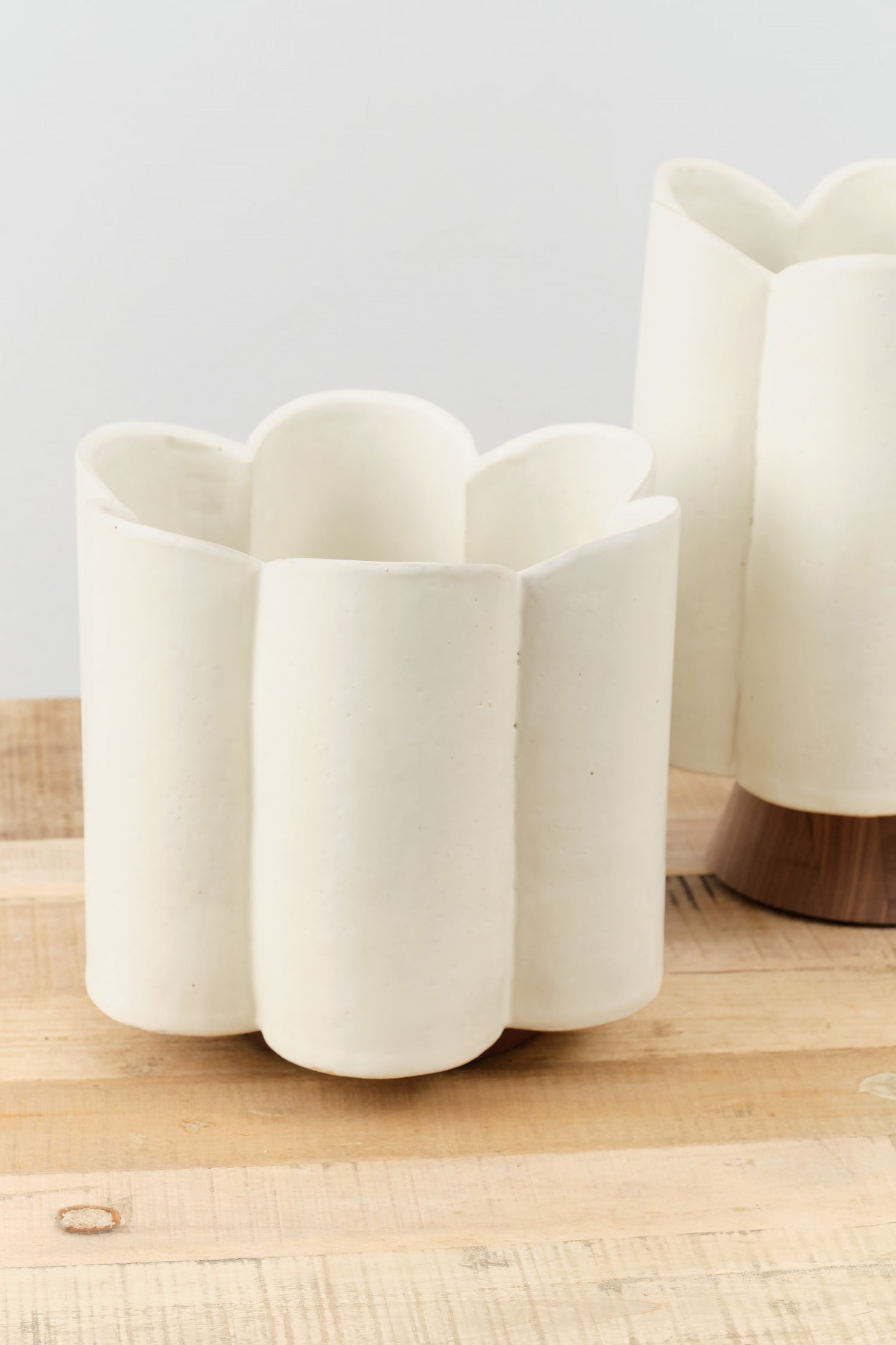 BZippy Short Scallop Vase in Cream