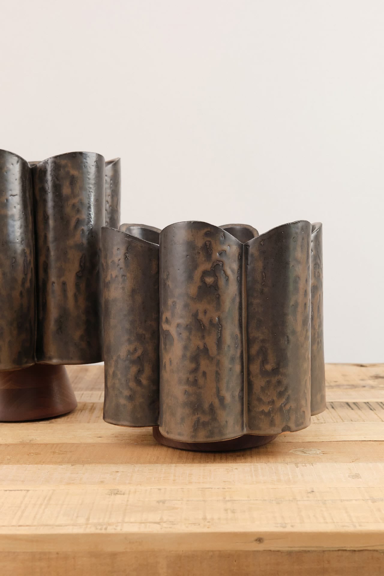 BZippy Art Ceramics Short Scallop Vase in Espresso Espresso