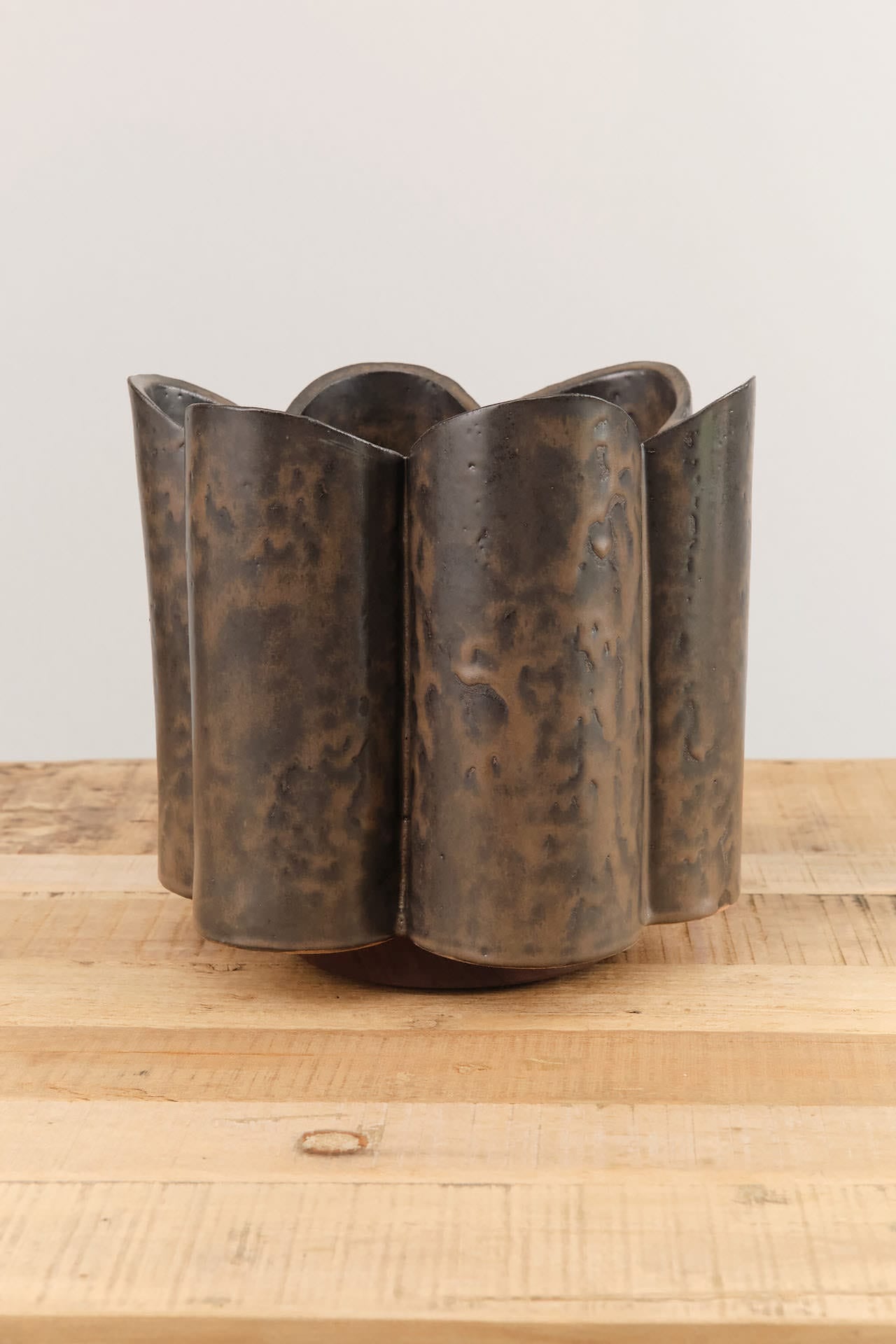 BZippy Art Ceramics Short Scallop Vase in Espresso Espresso