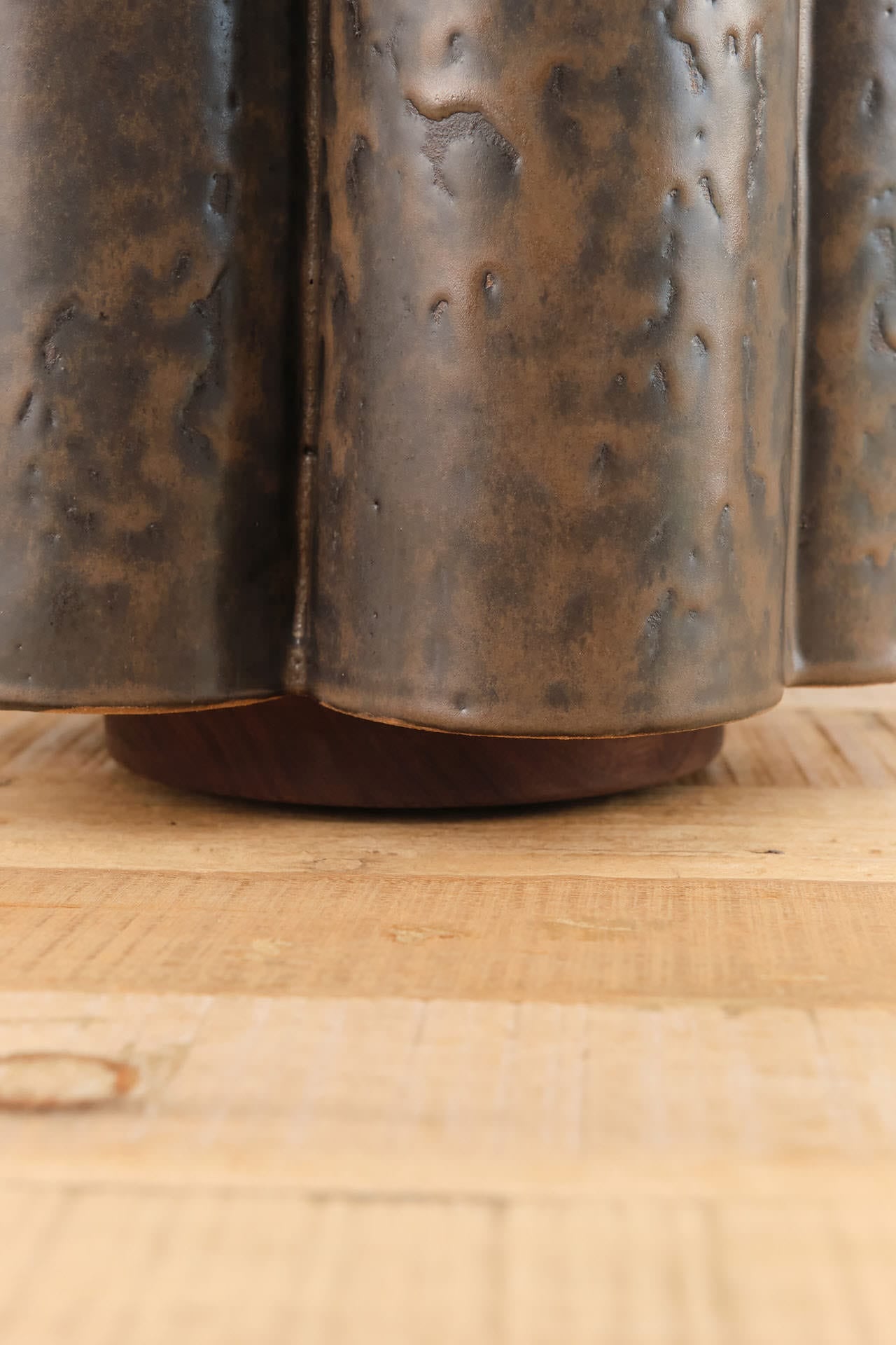 BZippy Art Ceramics Short Scallop Vase in Espresso Espresso