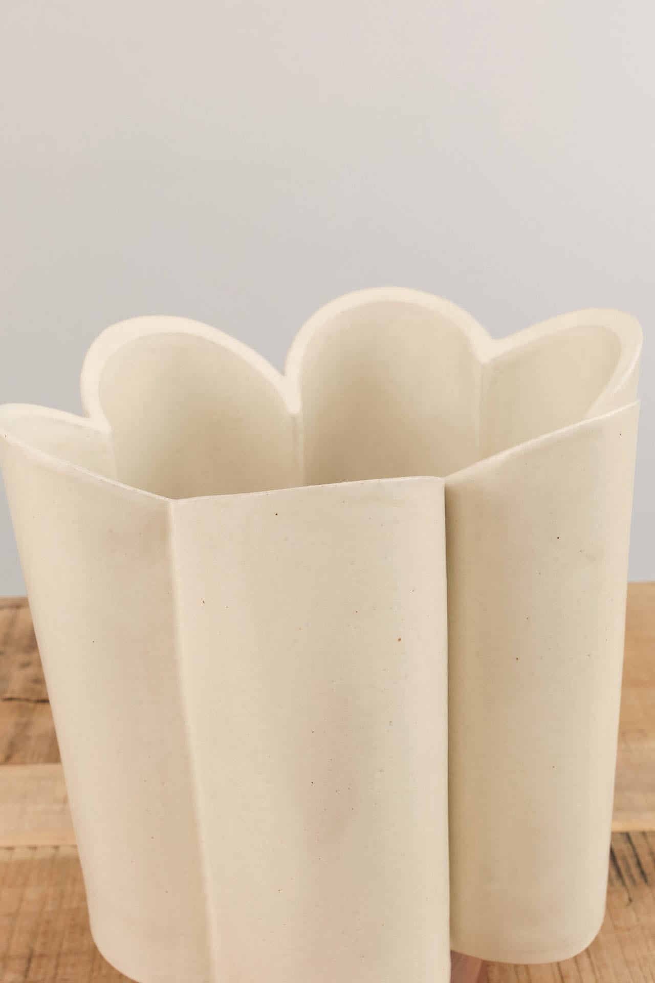 BZippy Art Ceramics Tall Scallop Vase in Cream Cream