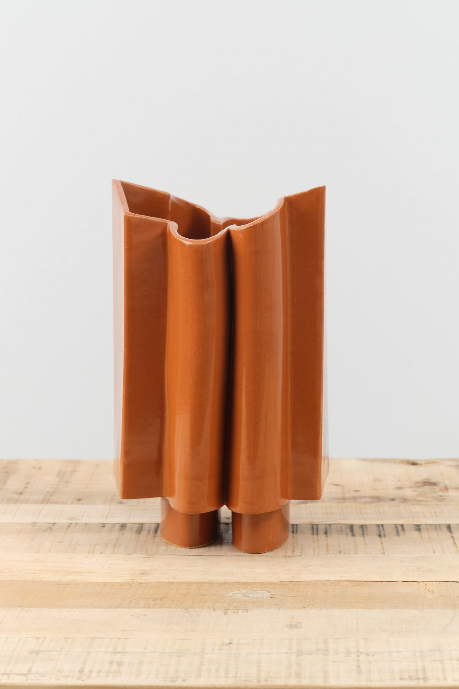 BZippy Ceramics Wiggle Vase in Cinnamon Brown