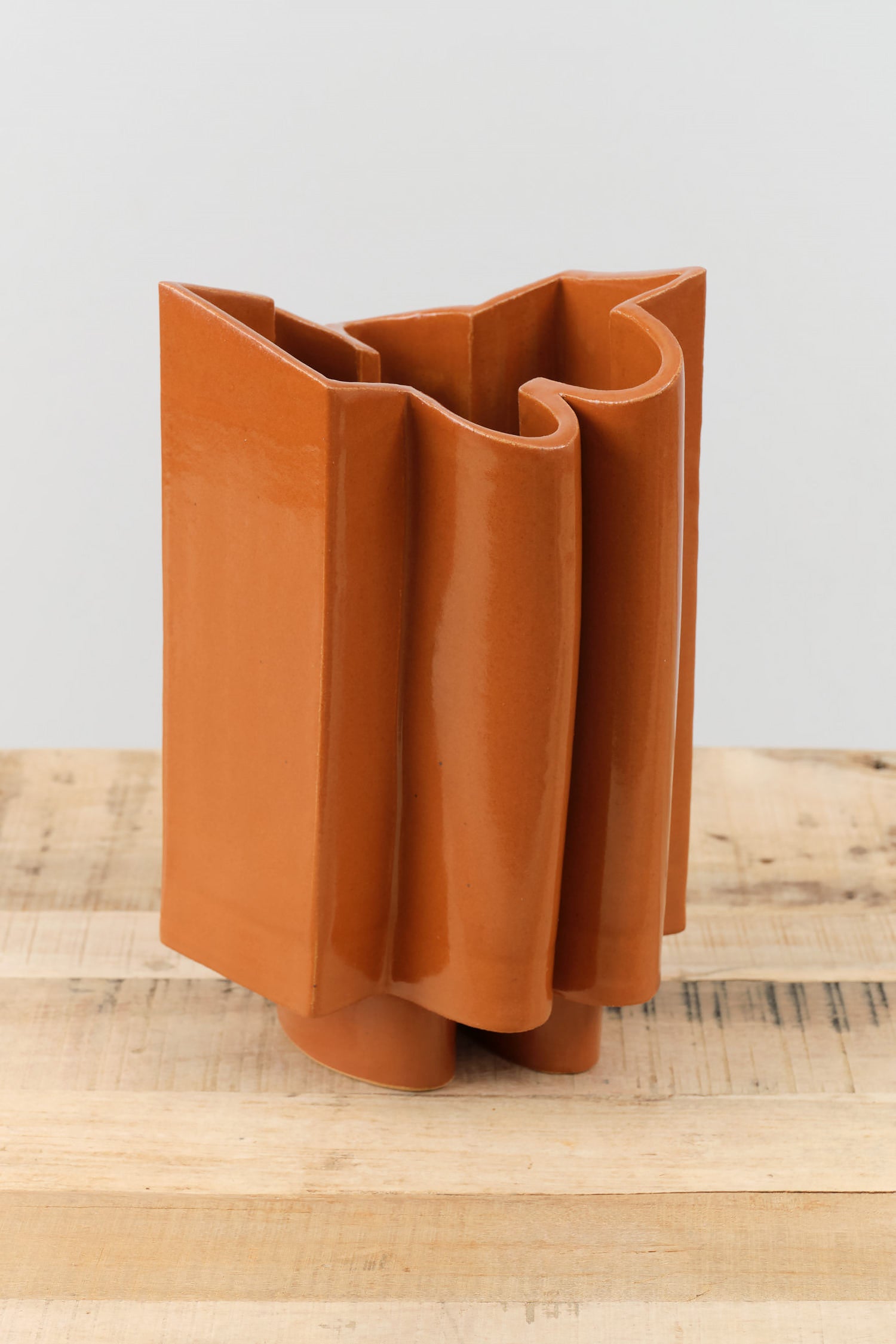 BZippy Wiggle Vase in Cinnamon