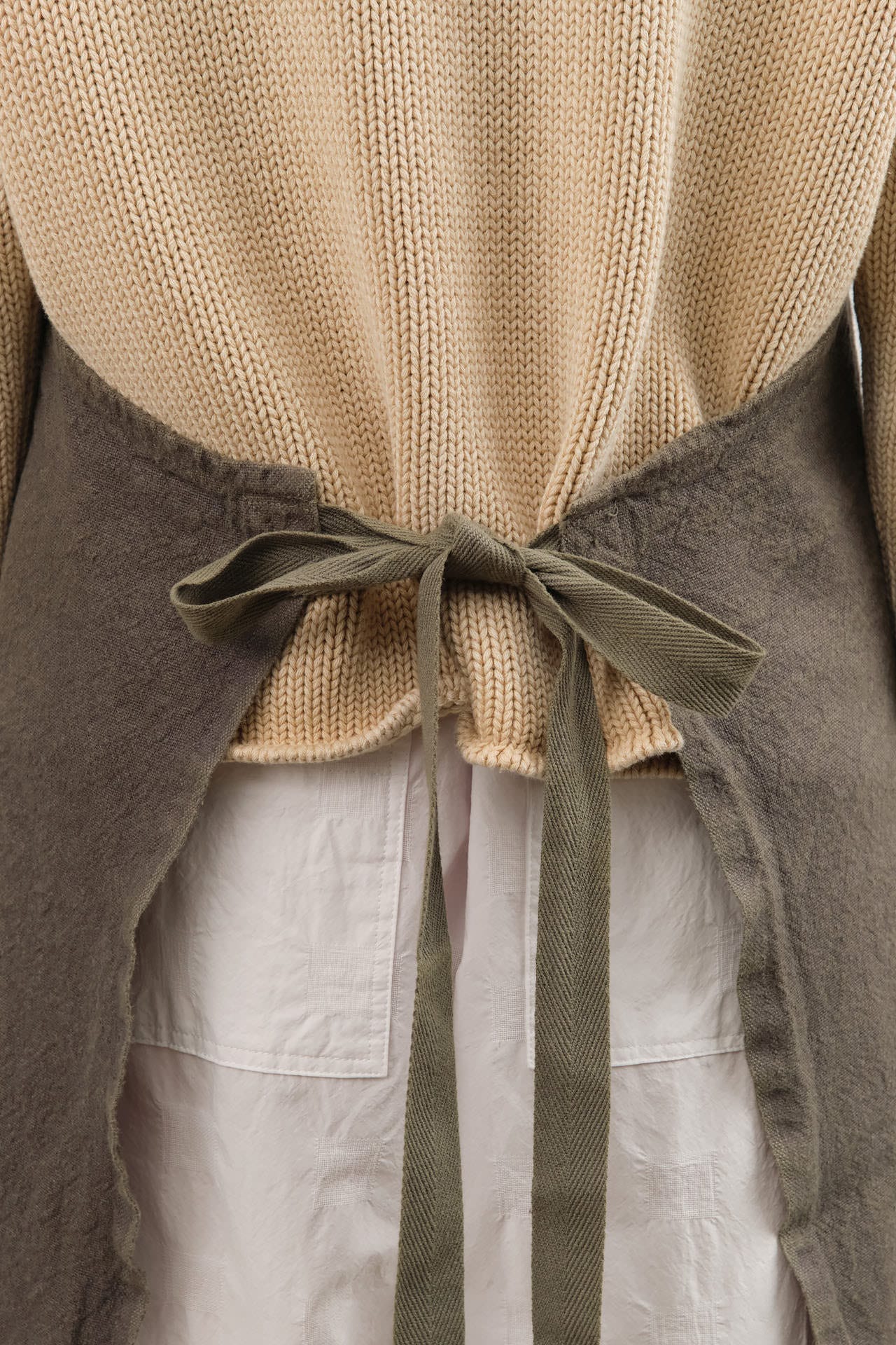Charvet Editions Home Kitchen Aprons Doudou Apron in Oxyde Oxyde / 33.5" L X 30.75" W