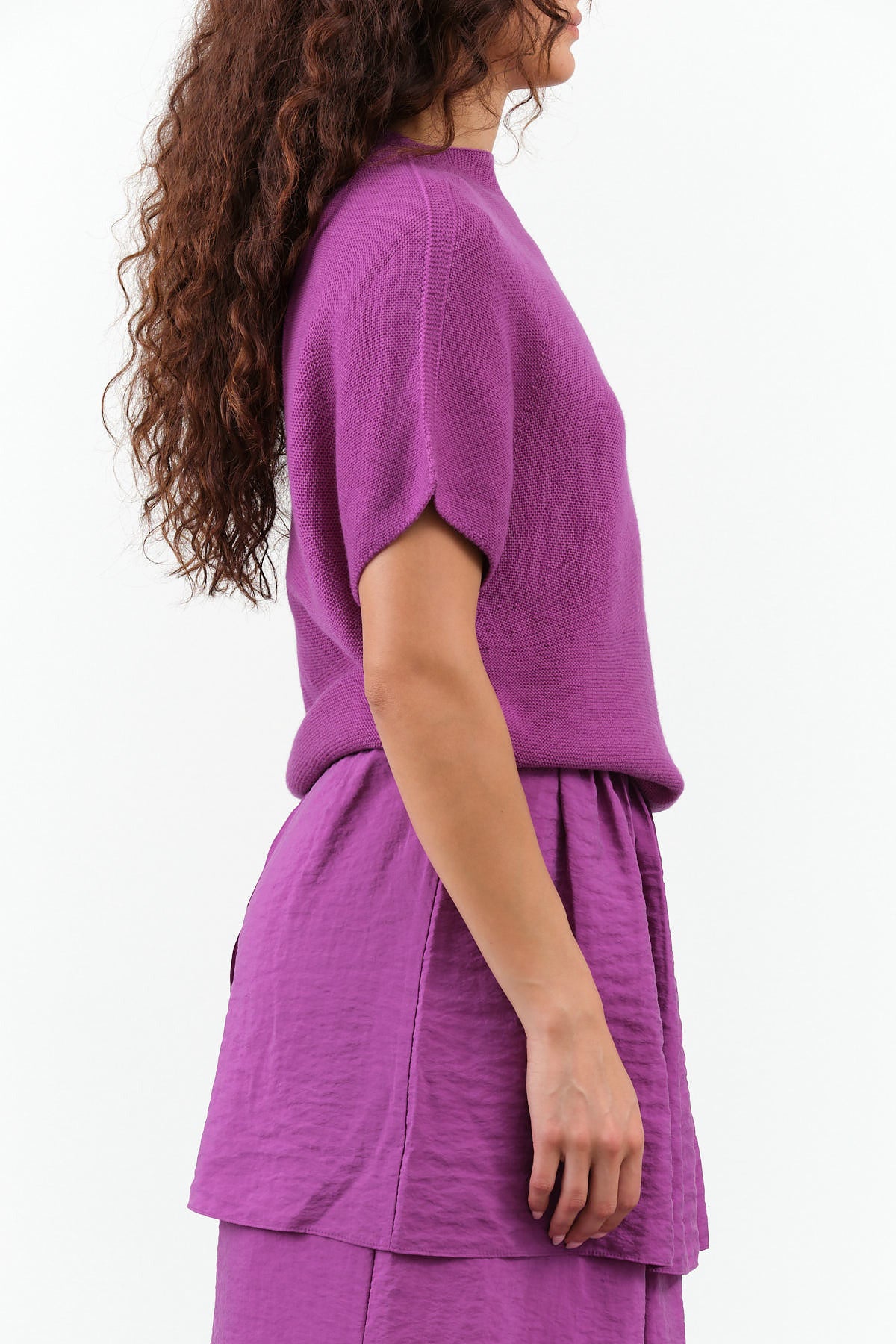 Christian Wijnants Designer Short Sleeve Wool and Cashmere Klanni Sweater in Dark Orchid Purple Pink