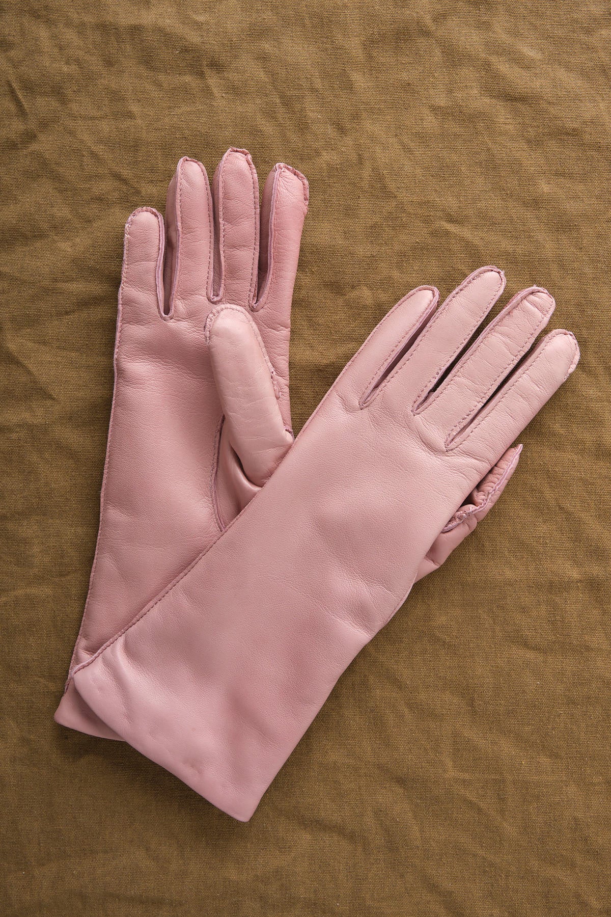 Clyde Raw Seam Classic Leather Gloves in Rose