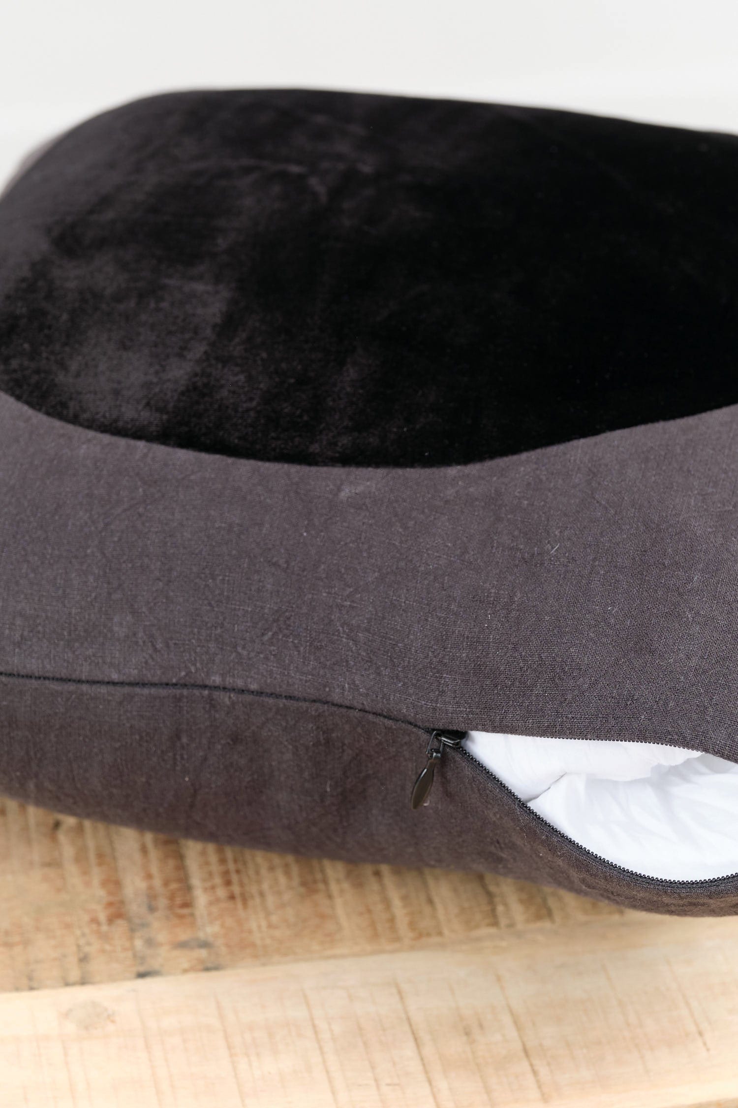 Correll Correll Home Pillows Velvet Circle Pillow in Black Black / 18" X 18"