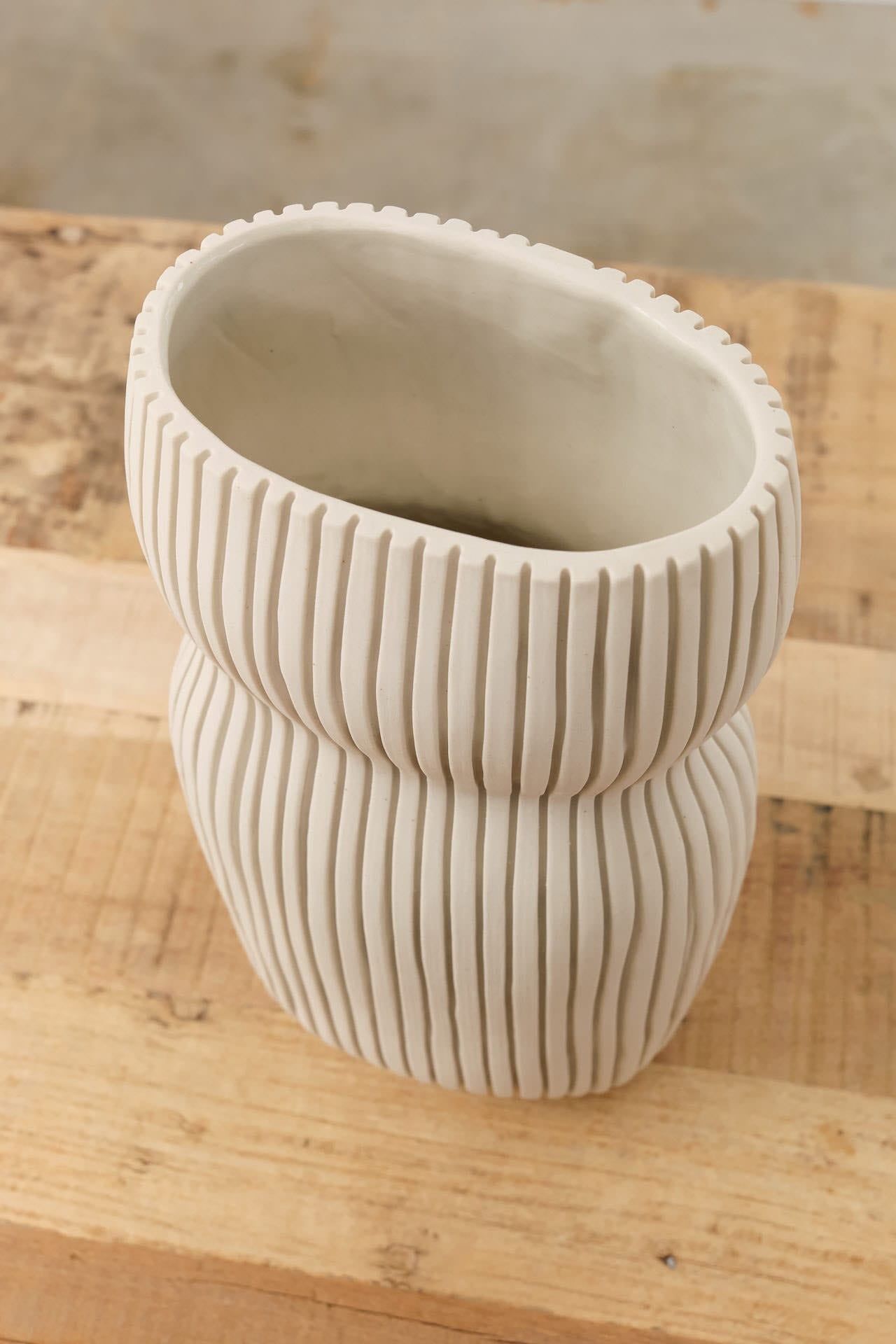 Cym Warkov Ceramics Home Kitchen Vases Large Oval Curvy 2.0 Vase Cream