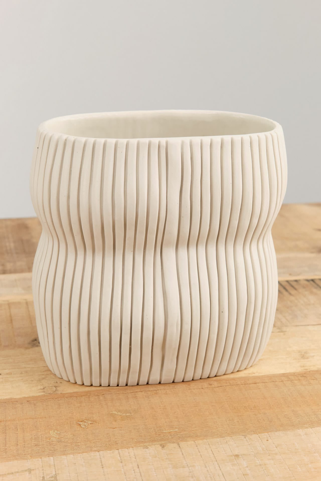 Cym Warkov Ceramics Home Kitchen Vases Small Oval Curvy 2.0 Vase Cream