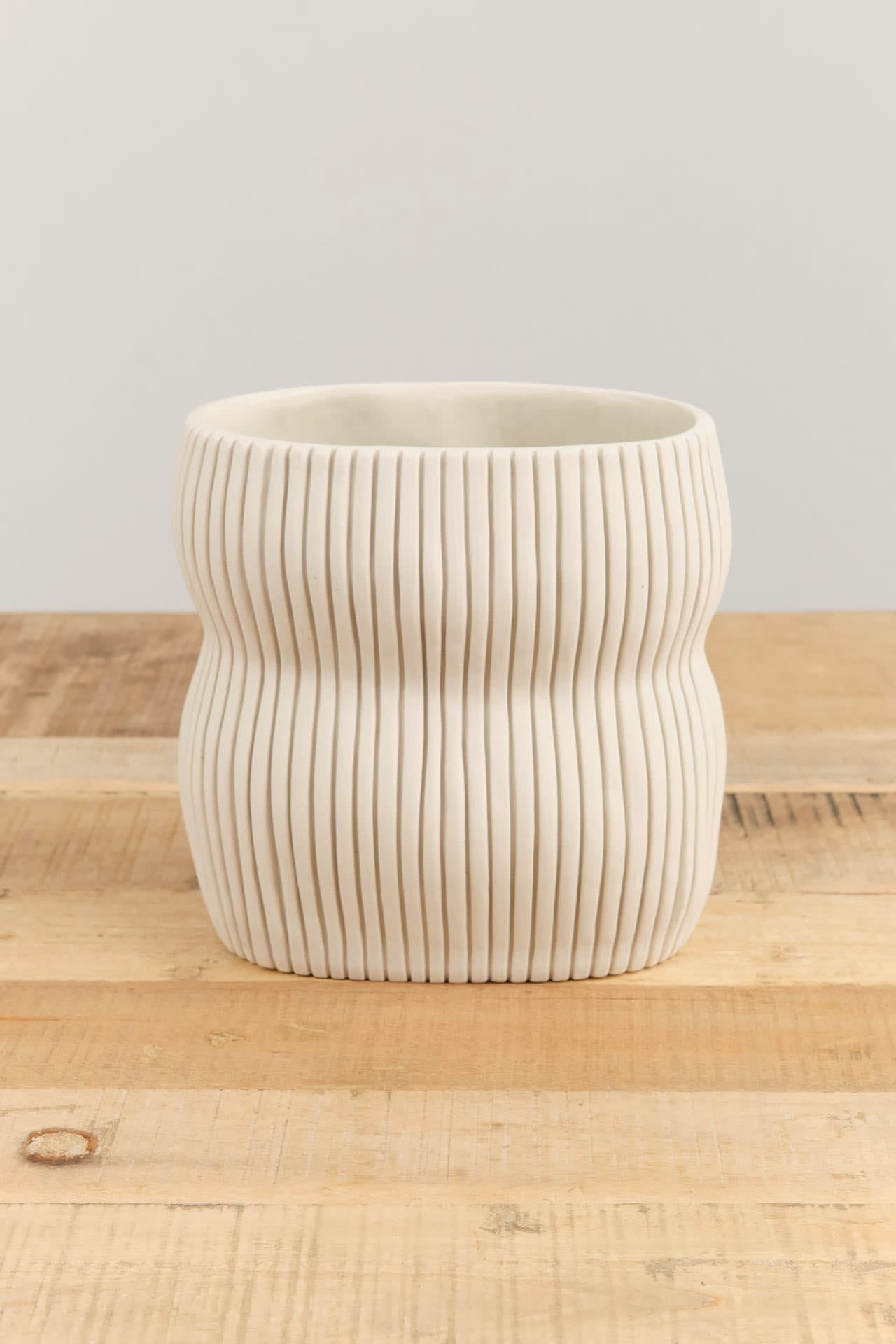Cym Warkov Ceramics Home Kitchen Vases Small Oval Curvy 2.0 Vase Cream