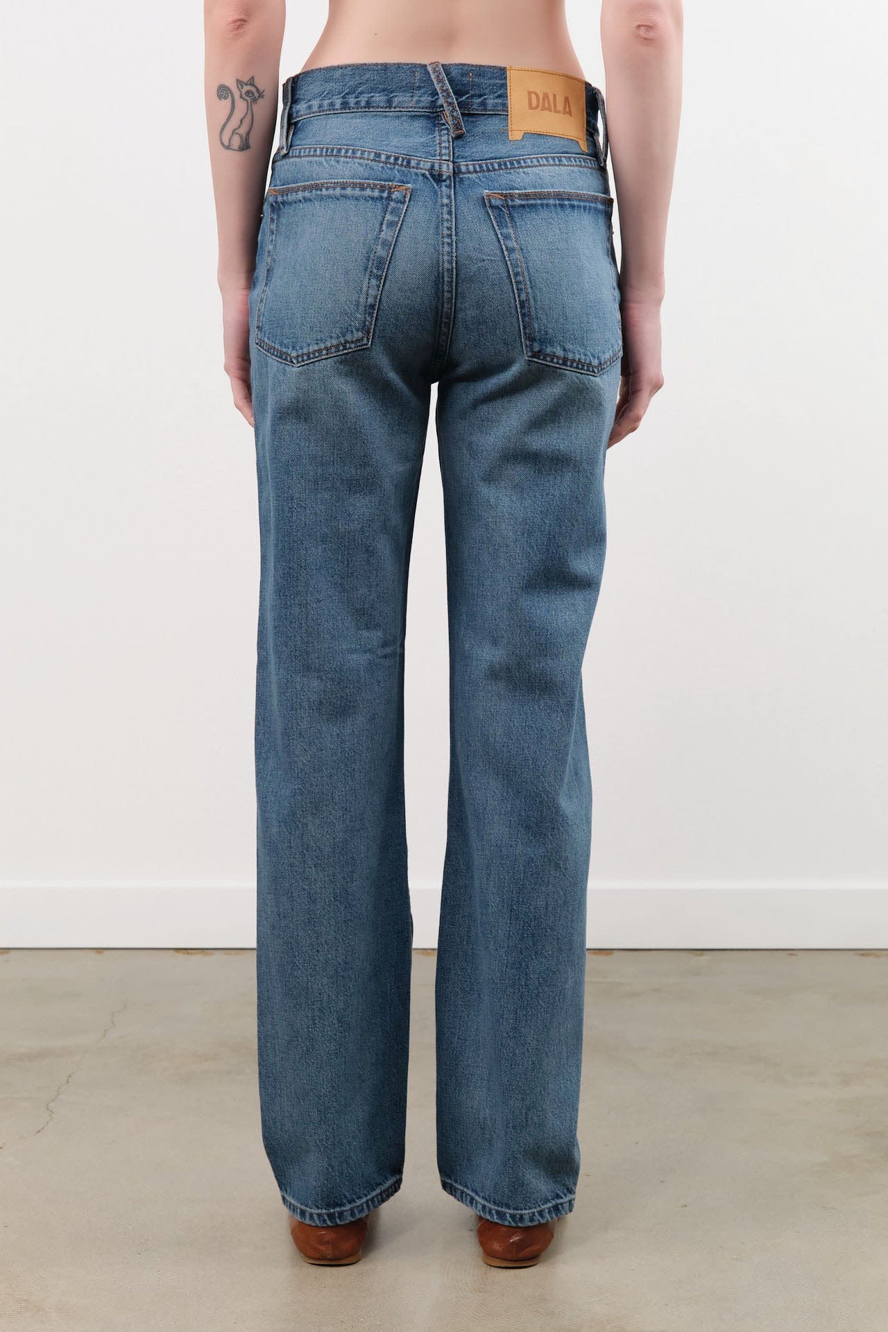 Dala Apparel Womens Denim Calla Mid Rise Ankle Jeans in Smoke Blue