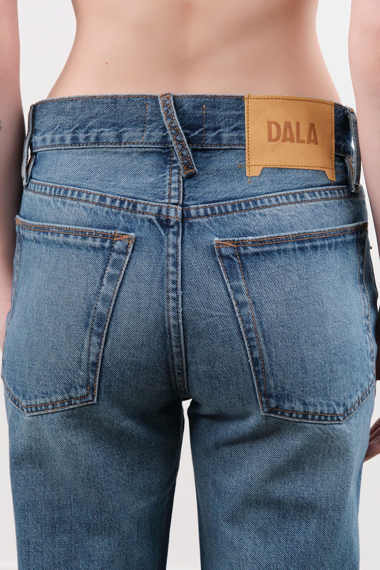 Dala Apparel Womens Denim Calla Mid Rise Ankle Jeans in Smoke Blue