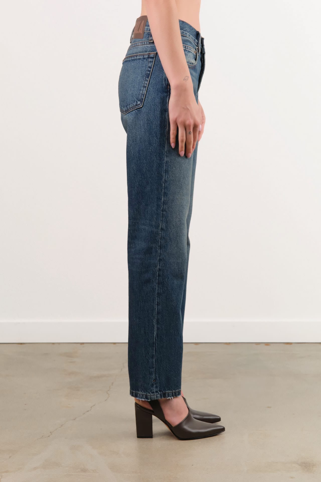 Dala Apparel Womens Denim Calla Straight Ankle Jean in Archive Blue