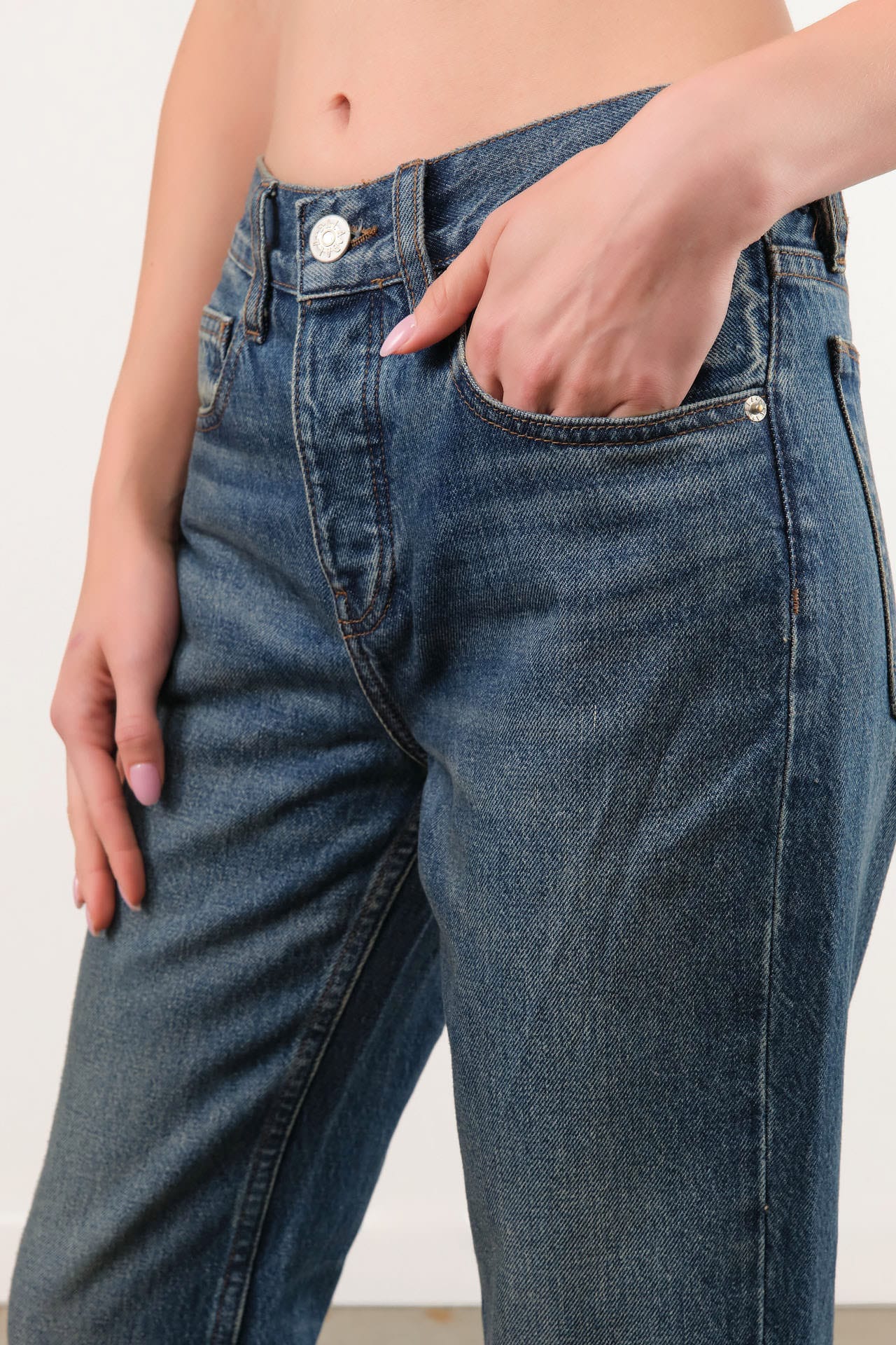 Dala Apparel Womens Denim Calla Straight Ankle Jean in Archive Blue