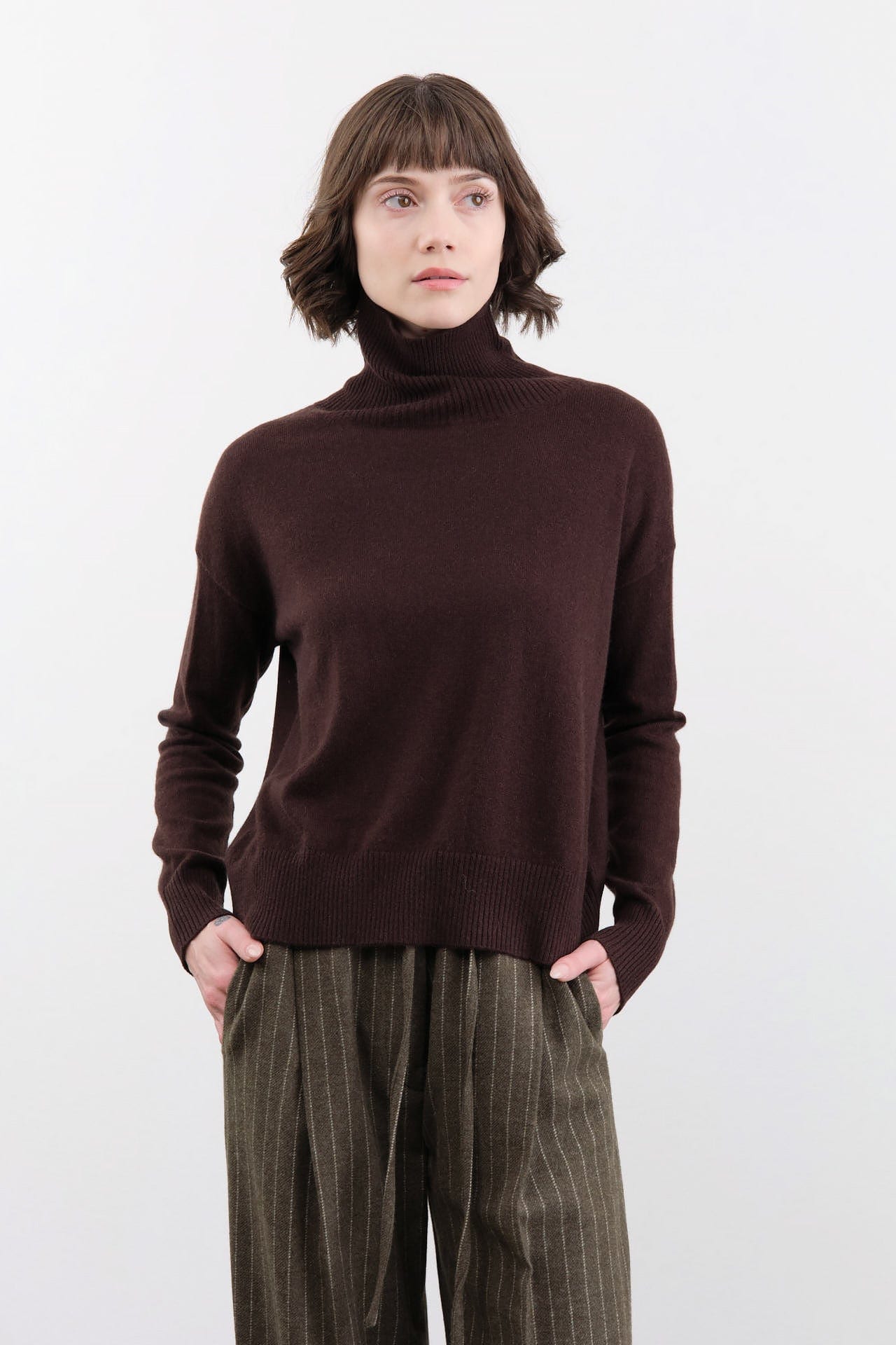 DEMYLEE Apparel Womens Sweaters Gianna Cashmere Turtleneck Sweater