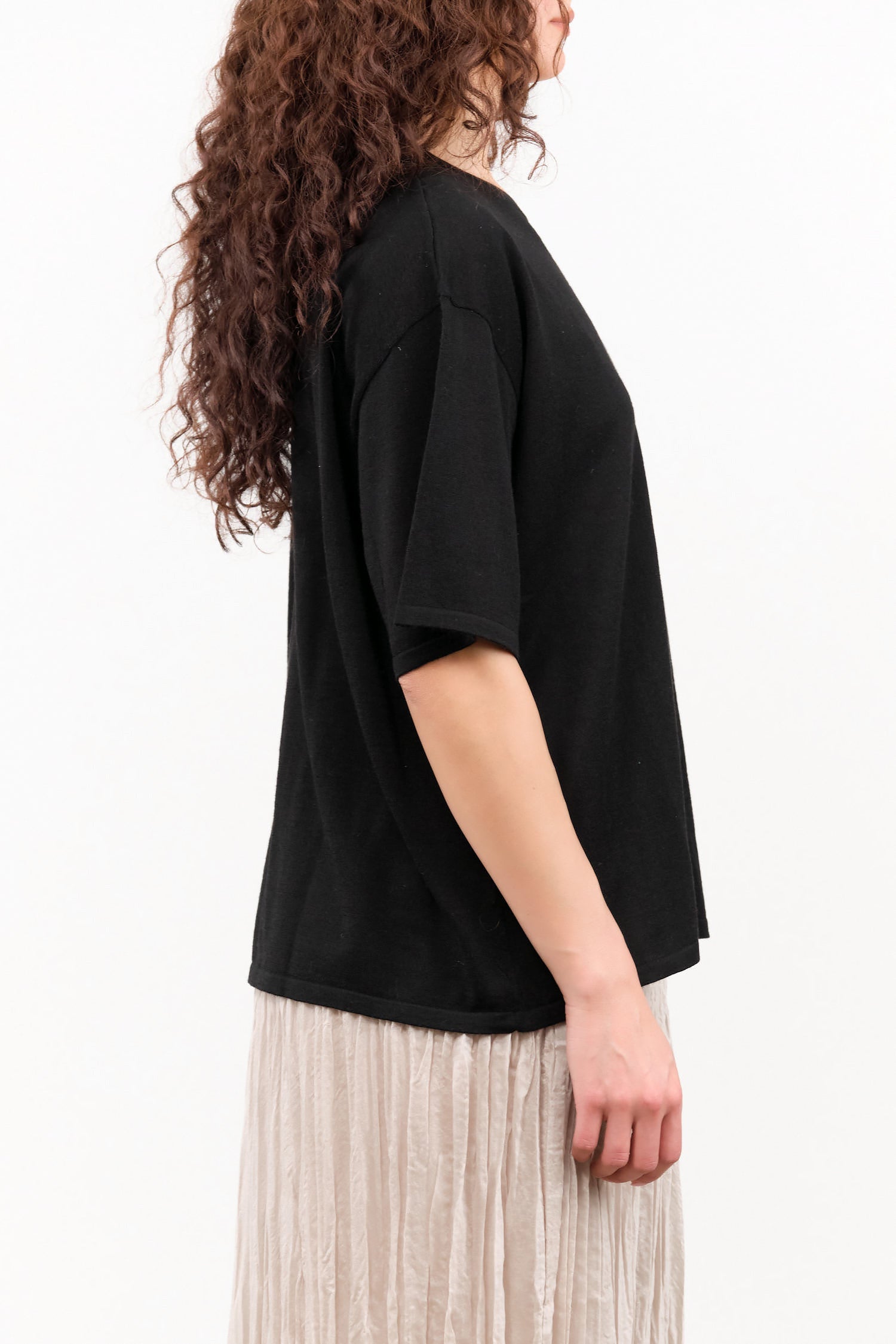 Demylee Designer Brand Oversized Short Sleep Hazel Superfine Cashmere Top in Black