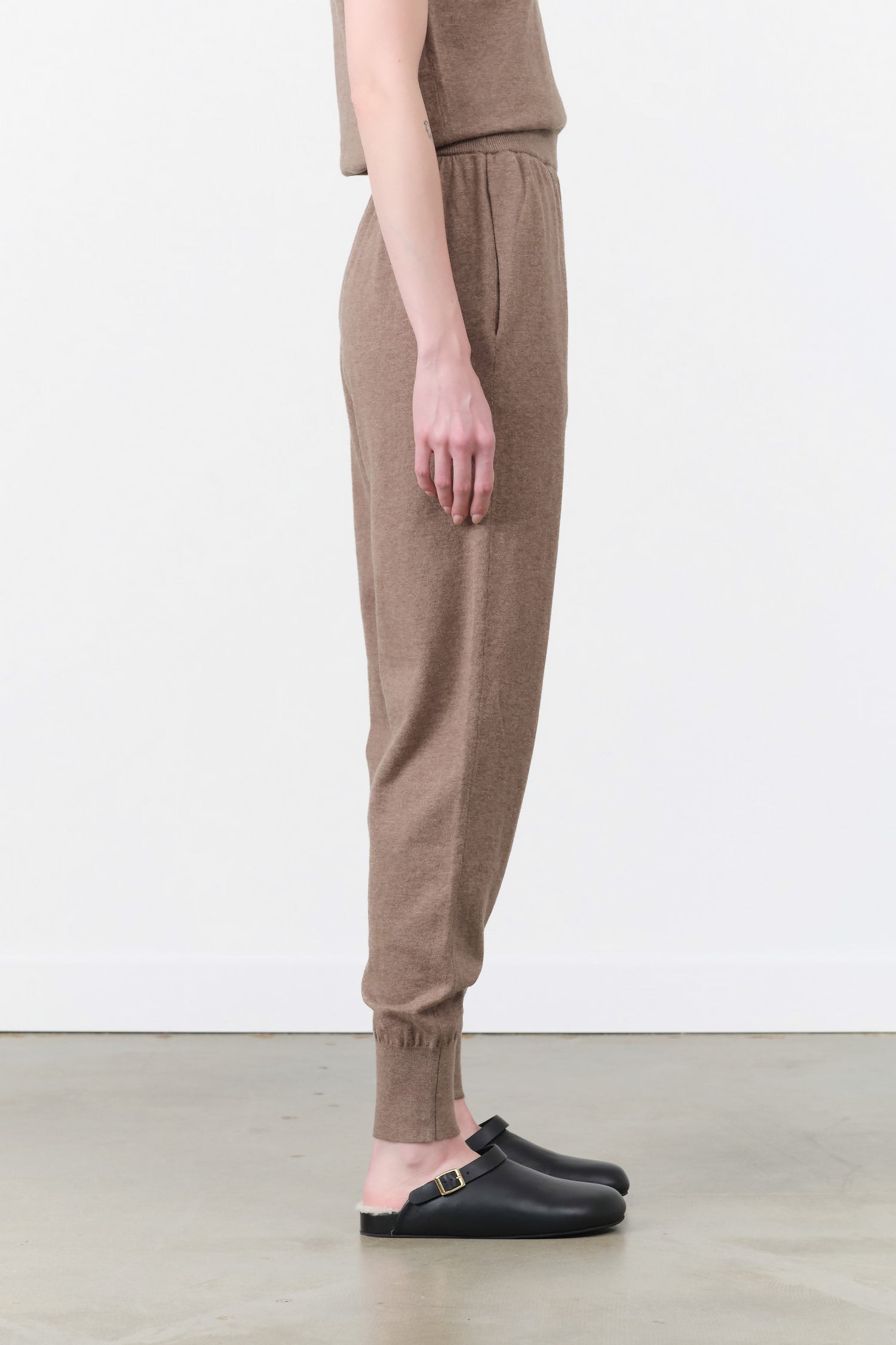 Demylee Designer Brand Hessa Cotton Cashmere Jogger Pant in Truffle Tan Brown