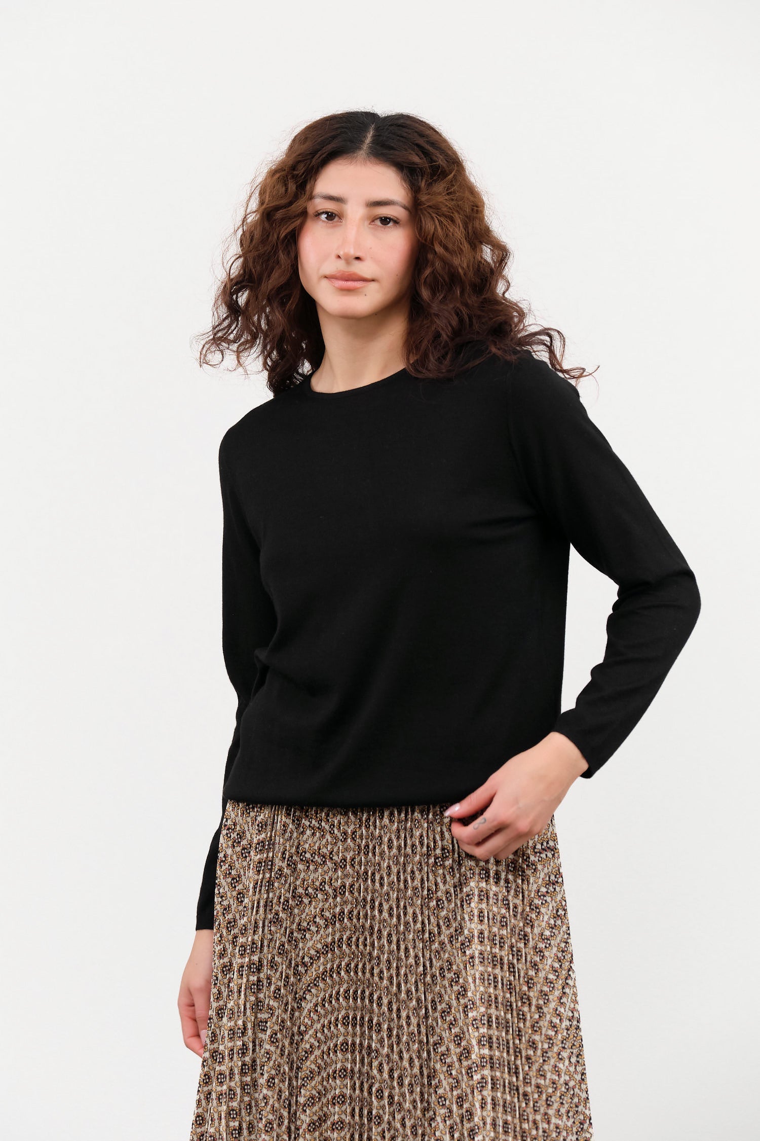 Demylee Maeve Superfine Cashmere Sweater in Black