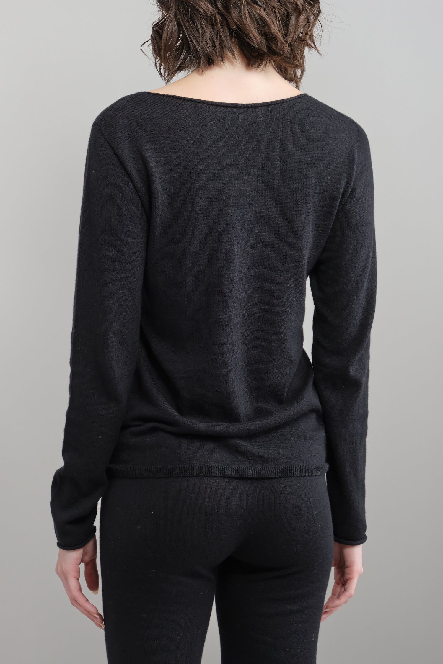 Back of Cotton Cashmere Pullover in Black