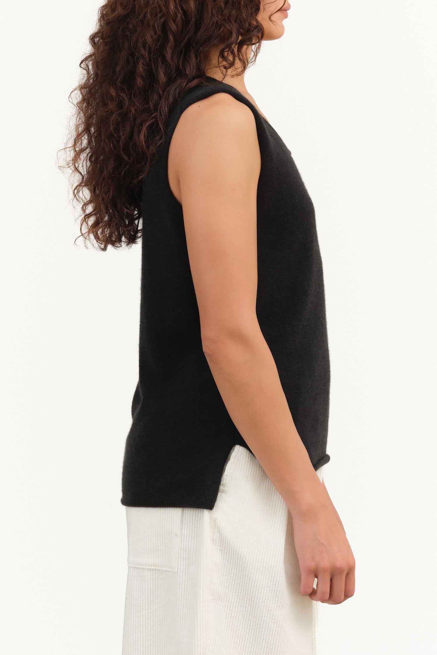 Evam Eva Japanese Designer Brand Cashmere Sleeveless Layering Tank Top in Sumi Black