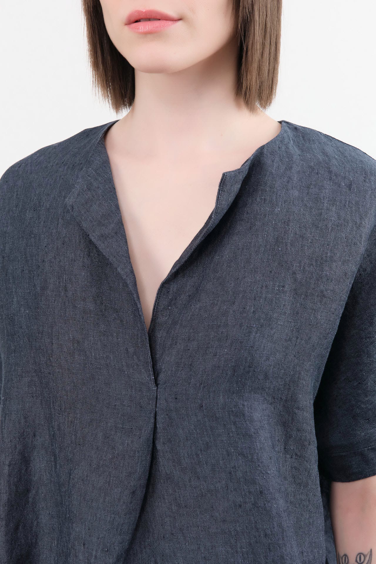Evam Eva Apparel Womens Blouses Linen Tuck Pullover in Navy Navy / One Size