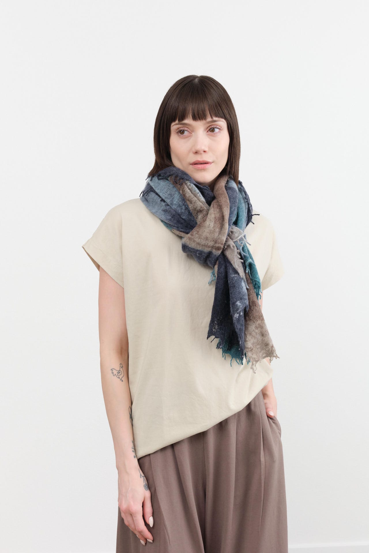 F Cashmere Accessories Scarves Felt Shawl in Blues Blues