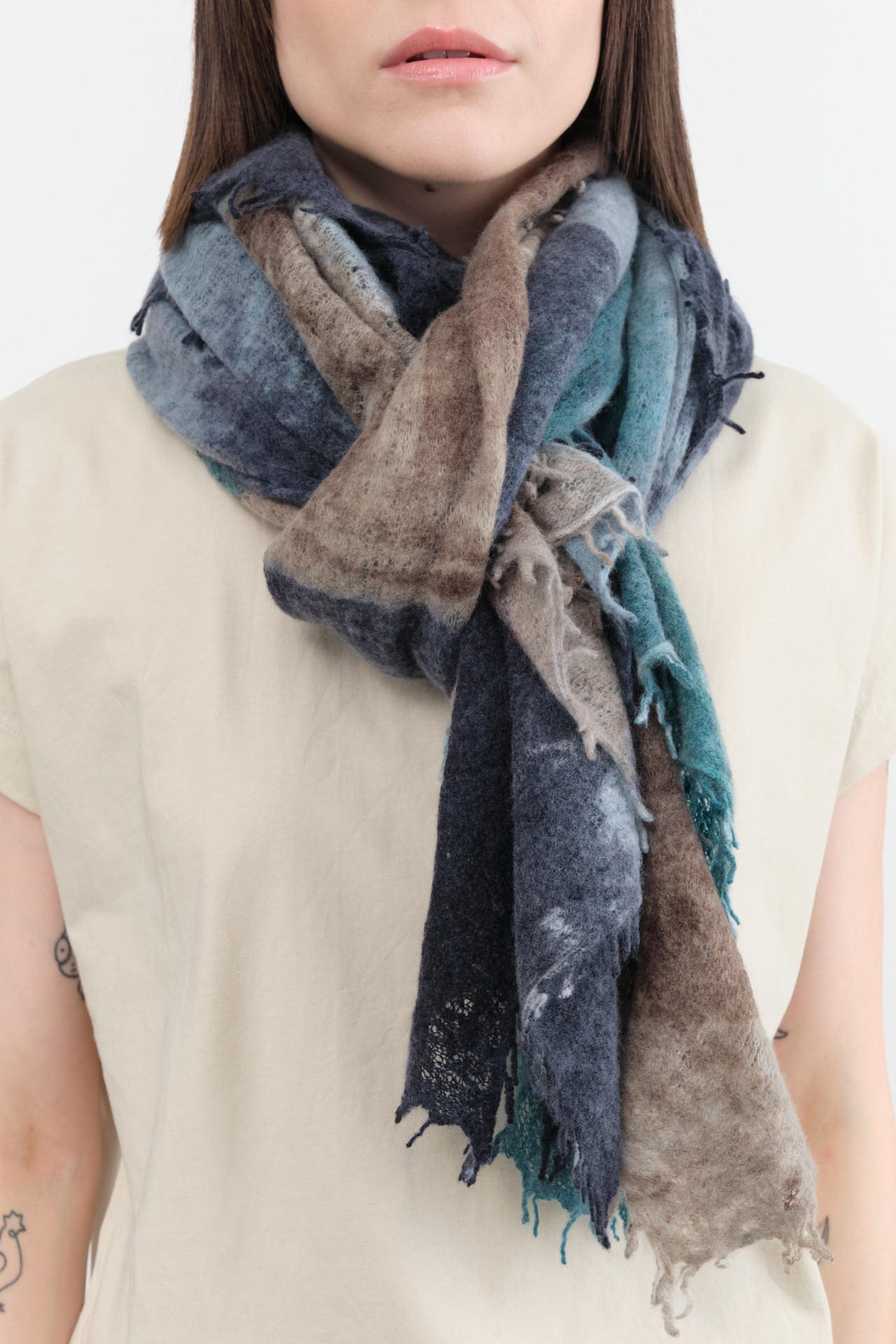 F Cashmere Accessories Scarves Felt Shawl in Blues Blues