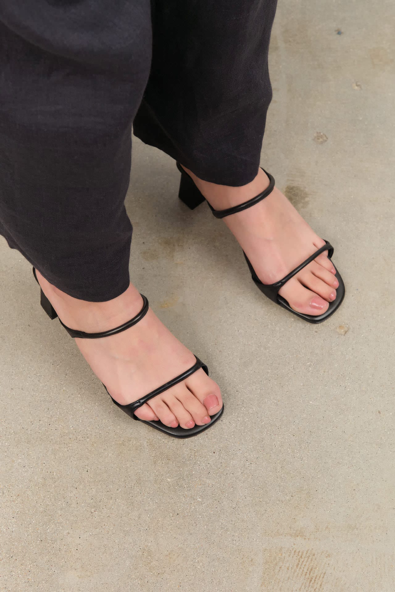 LoQ Accessories Womens Shoes Gael Sandal in Black