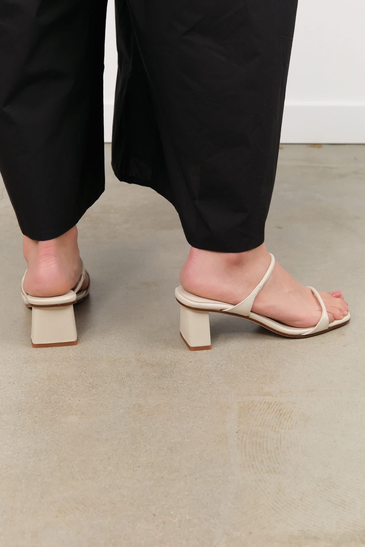 LoQ Accessories Womens Shoes Gael Sandal in Sand