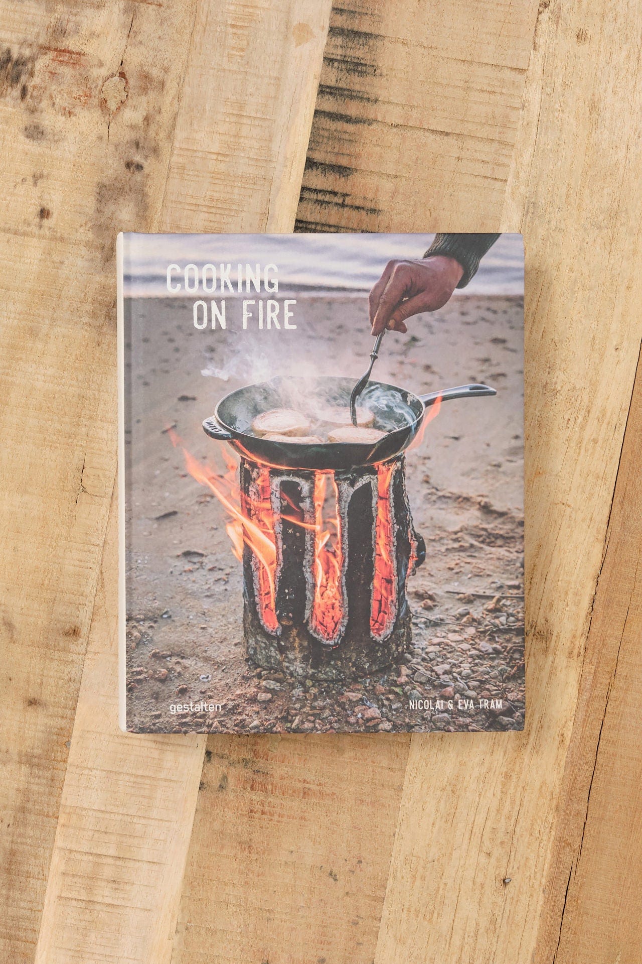 Gestalten Home Objects Cooking on Fire Book