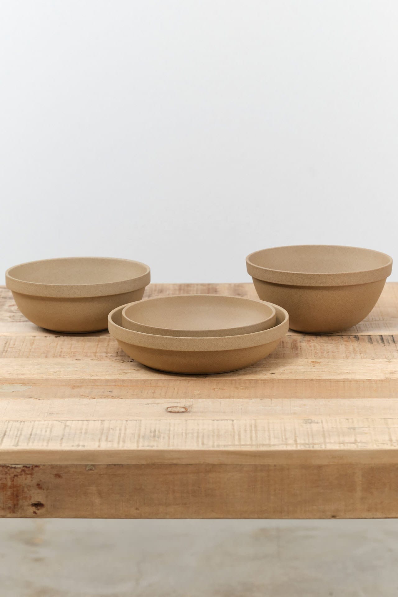 Hasami Porcelain Home Kitchen Dishware Large Round Bowl Natural / 8 5/8" Dia X 2" H