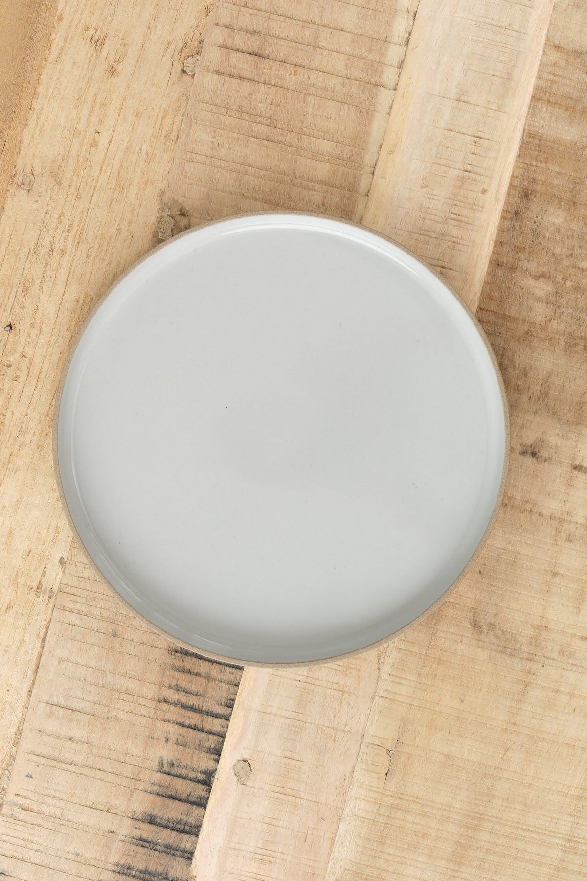 Gloss Gray White 10" Plate by Hasami Porcelain