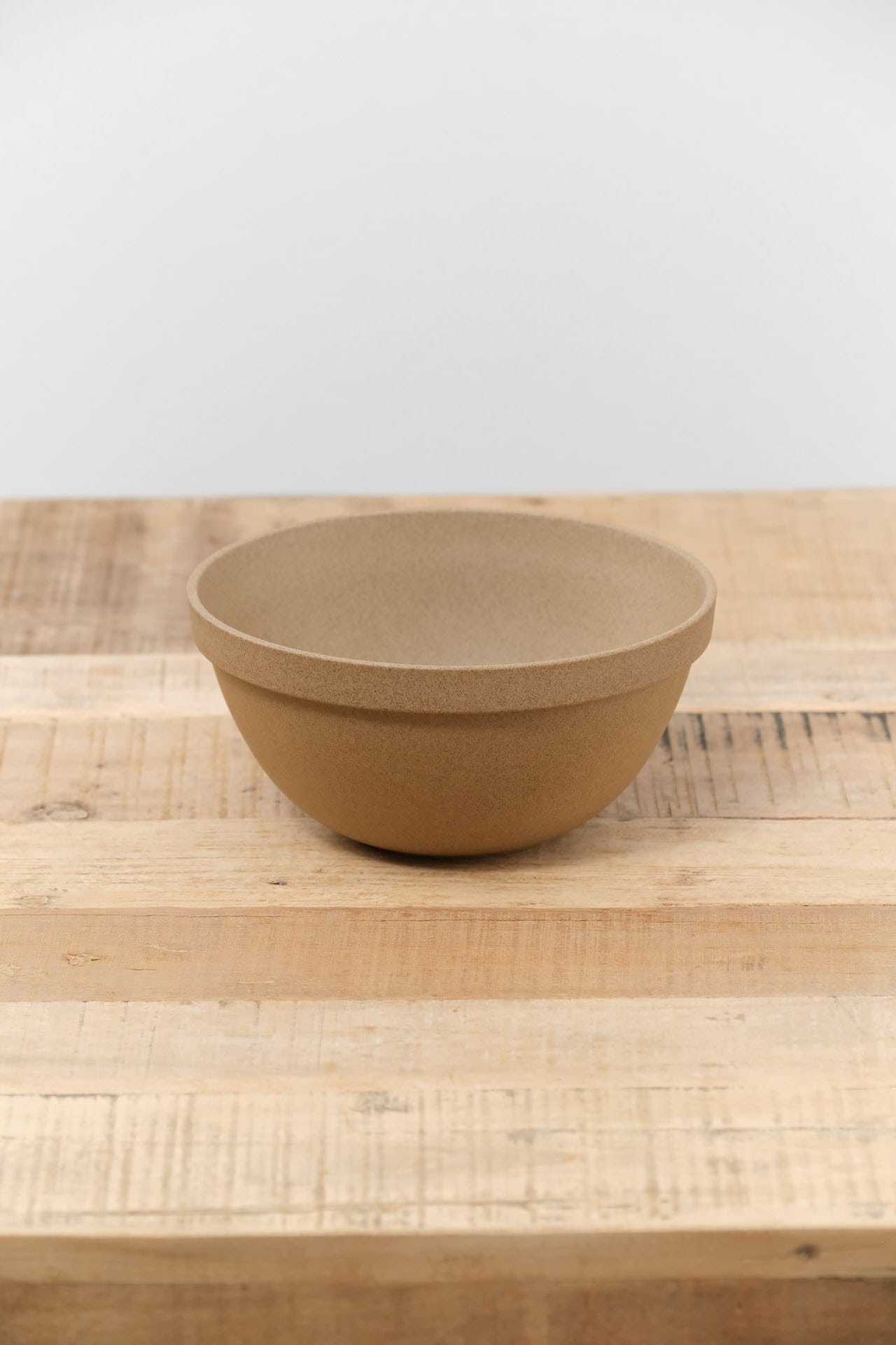 Hasami Porcelain Home Kitchen Dishware Medium Deep Round Bowl Natural / 7 3/8" Dia X 3 1/2" H