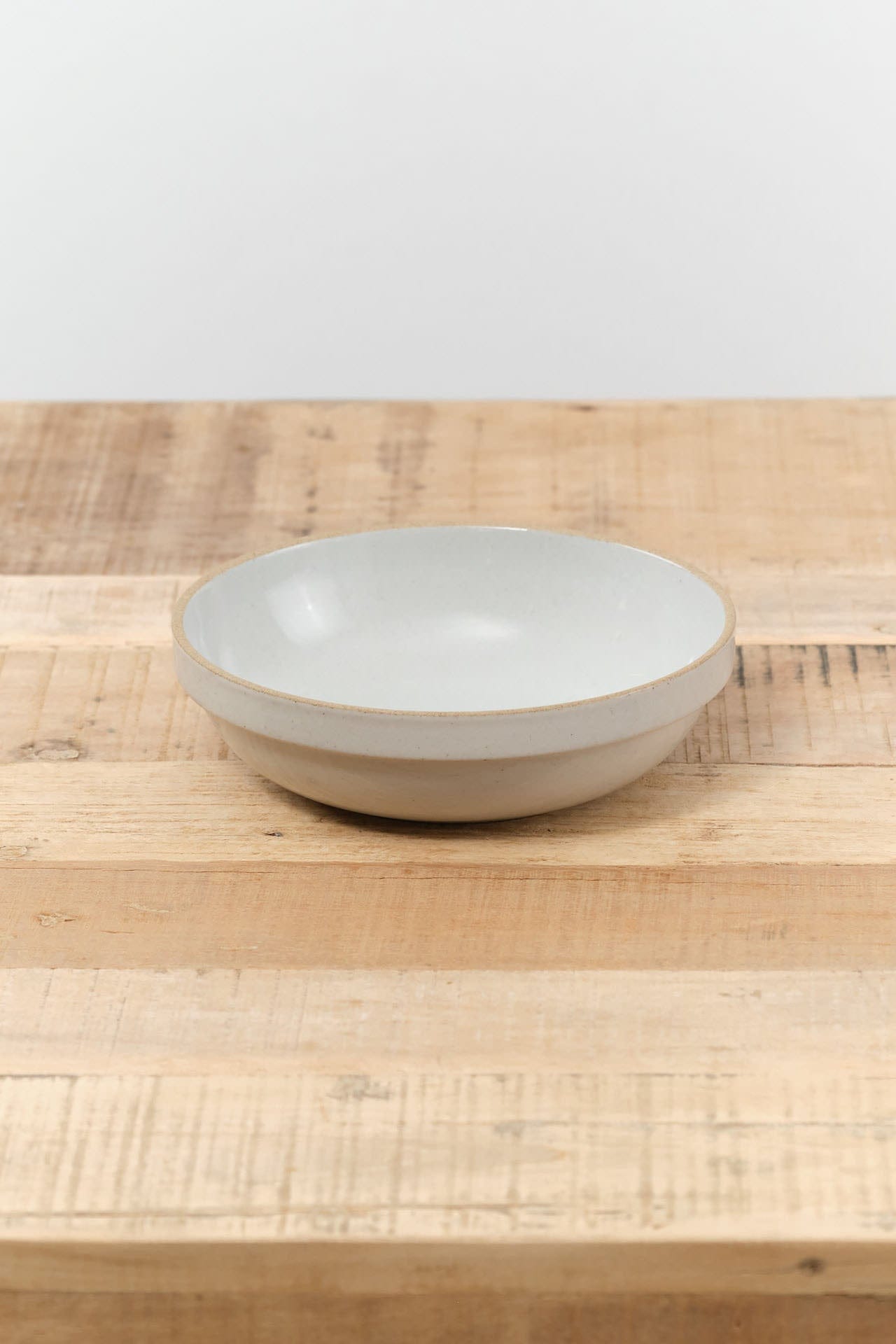 Hasami Porcelain Home Kitchen Dishware Medium Shallow Round Bowl Gloss Gray / 7 3/8" Dia X 2" H