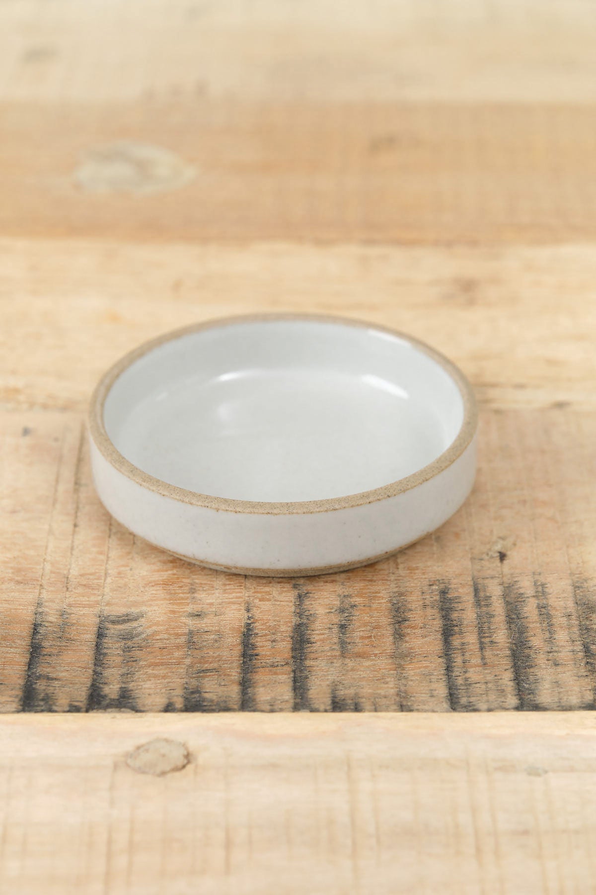 Hasami Porcelain Small Plate in Gloss Gray White