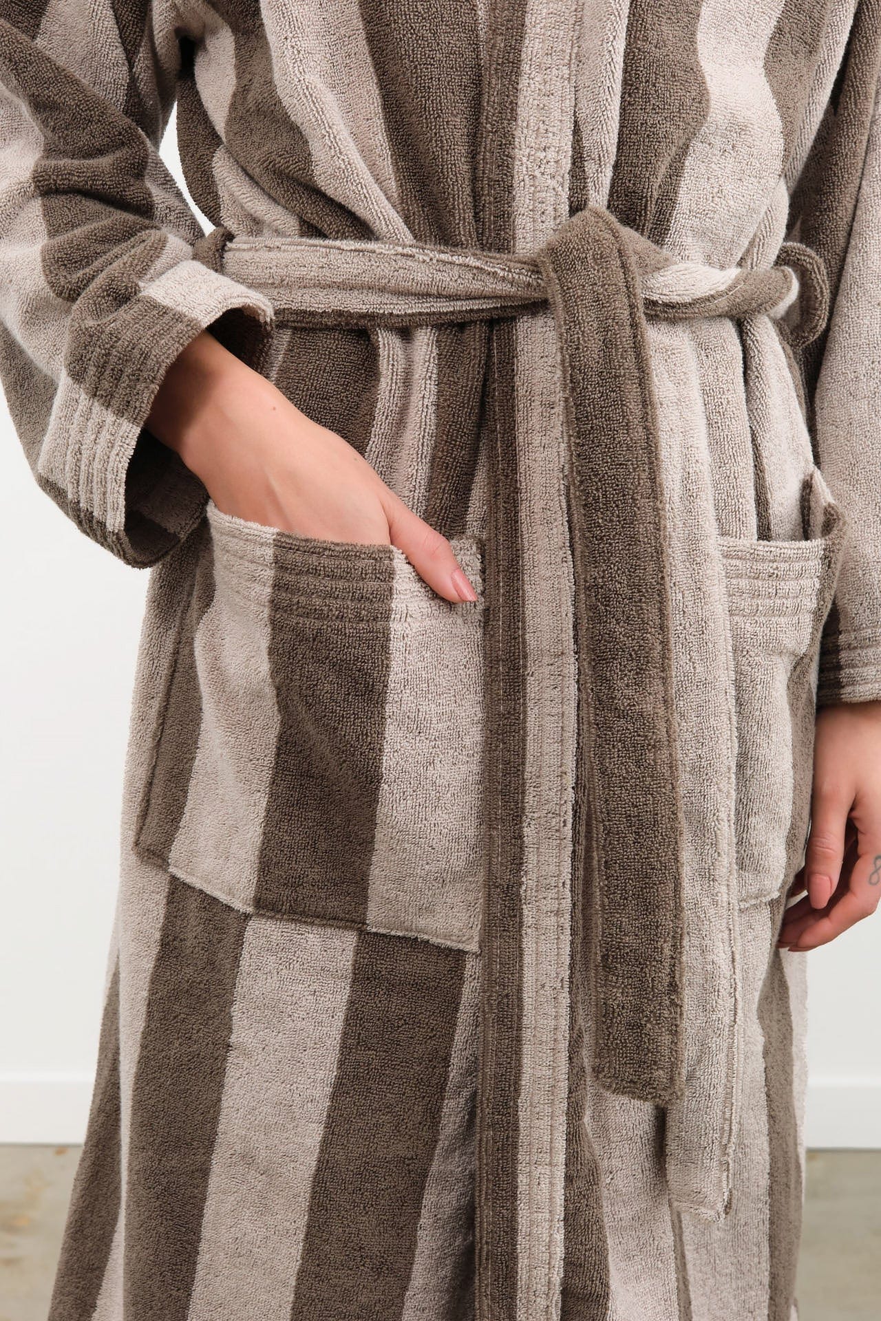 Hawkins New York Apparel Womens Lounge Simple Striped Terry Bathrobe in Light Grey/Dark Grey