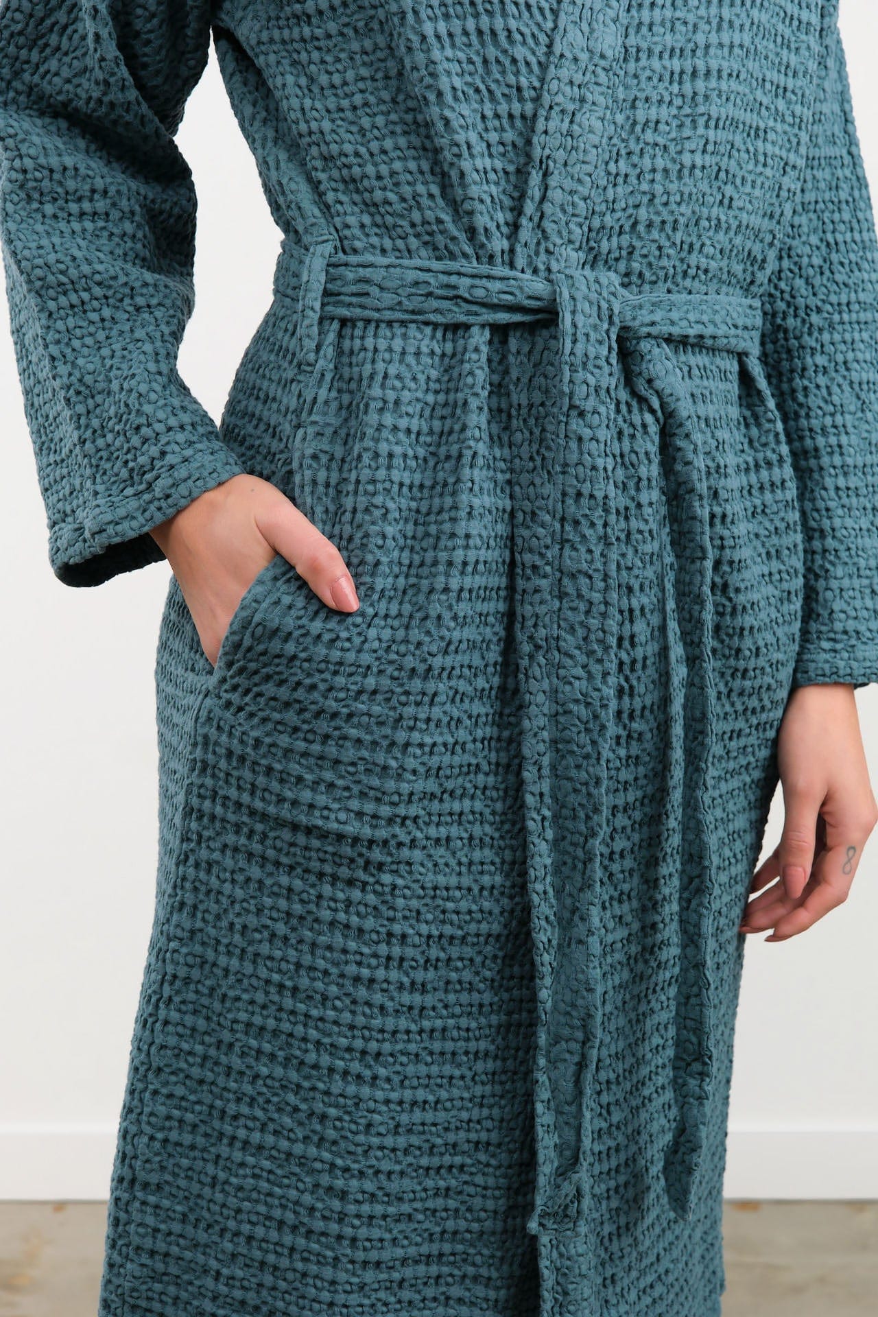 Hawkins New York Apparel Womens Lounge Simple Waffle Bathrobe in Peacock