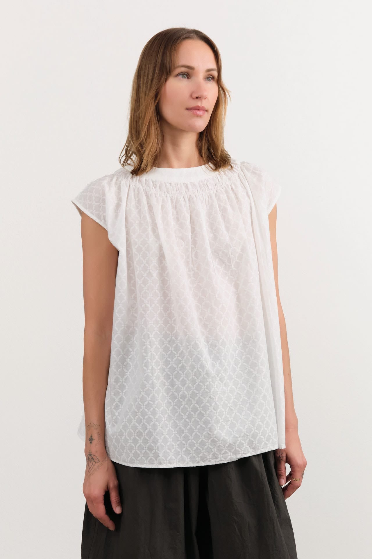 Ichi Antiquities Apparel Womens Blouses Jacquard Sleeveless Blouse Trellis / One Size