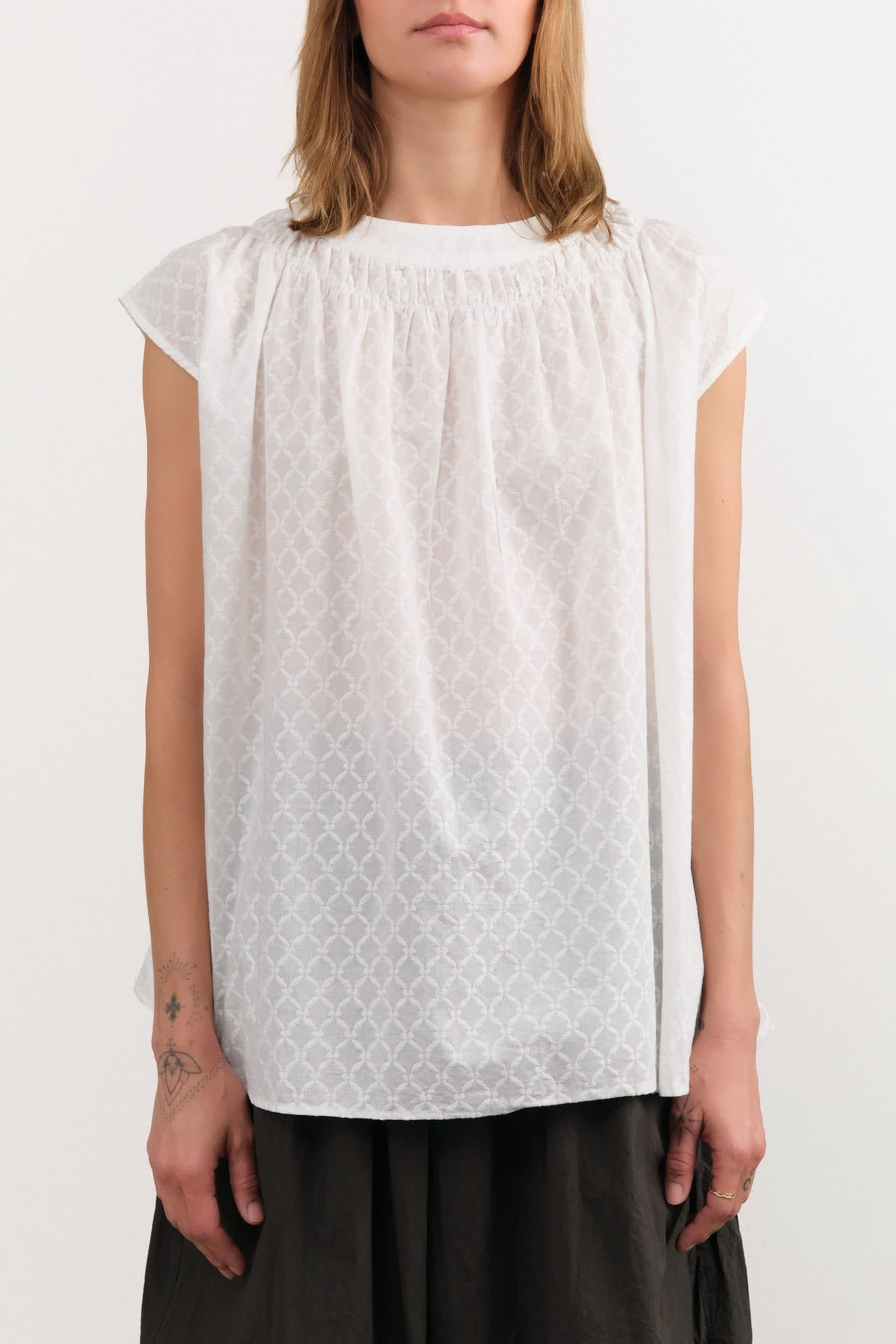 Ichi Antiquities Apparel Womens Blouses Jacquard Sleeveless Blouse Trellis / One Size