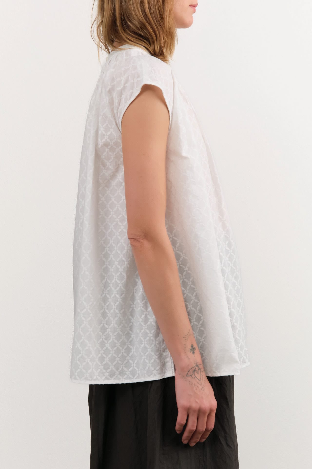 Ichi Antiquities Apparel Womens Blouses Jacquard Sleeveless Blouse Trellis / One Size