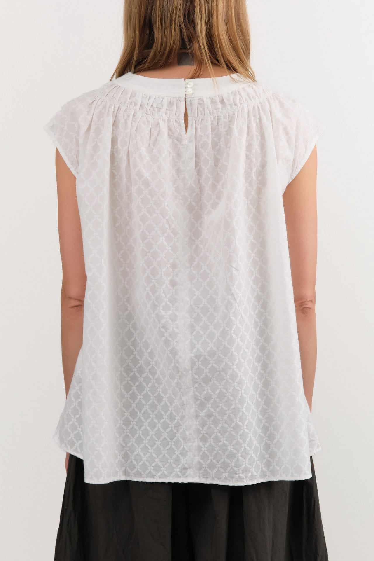 Ichi Antiquities Apparel Womens Blouses Jacquard Sleeveless Blouse Trellis / One Size