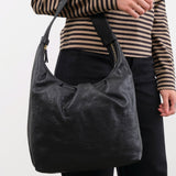 Il Bisonte Accessories Bags Accademia Hobo Shoulder Bag Nero / 12.5" L X 11.5" W X 4.25" D