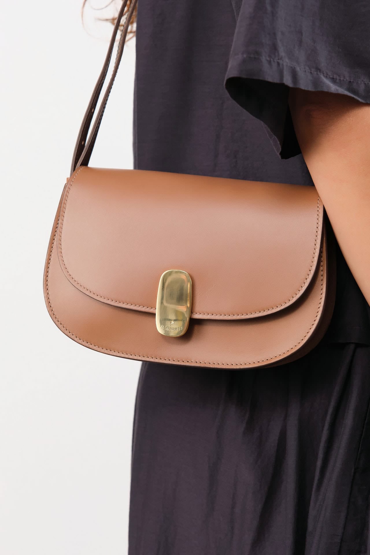 Il Bisonte Accessories Bags Atelier Crossbody Bag Cioccolato / 8" L X 5" W X 2.5" D